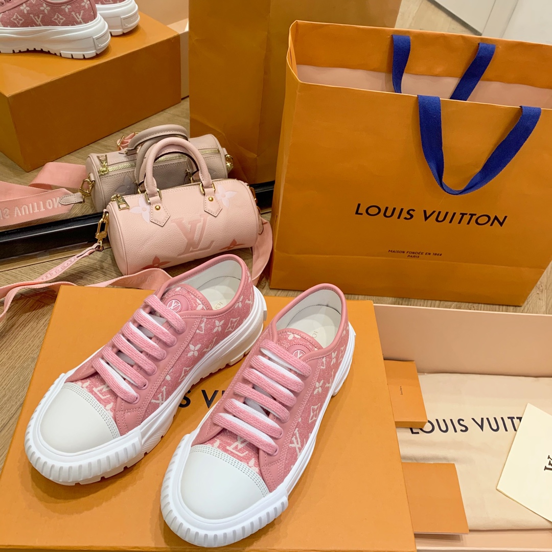 Louis Vuitton LV SQUAD TRAINER BOOTS 5 - vstockx