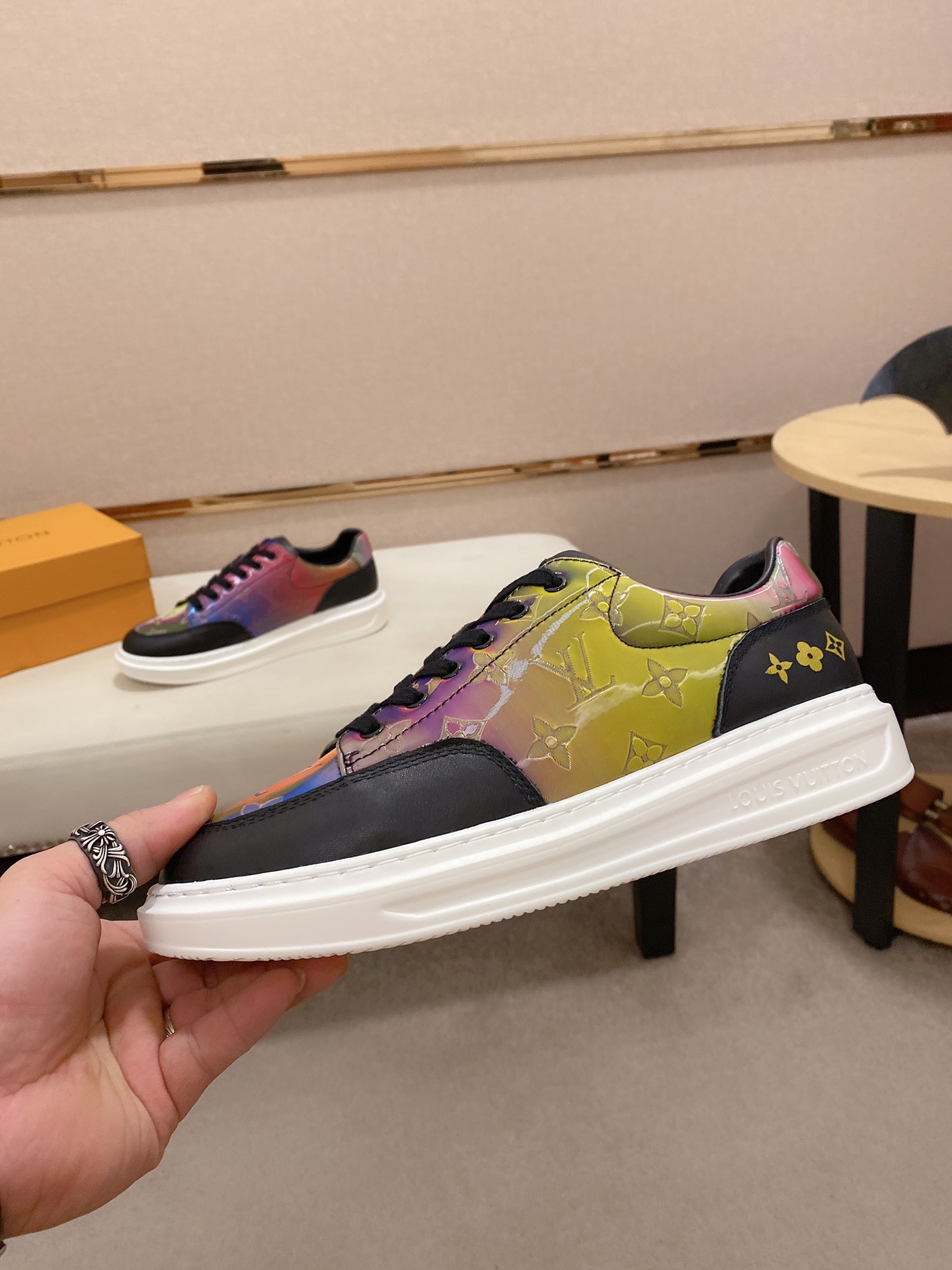 Louis Vuitton Low Top sneaker 113 - vstockx