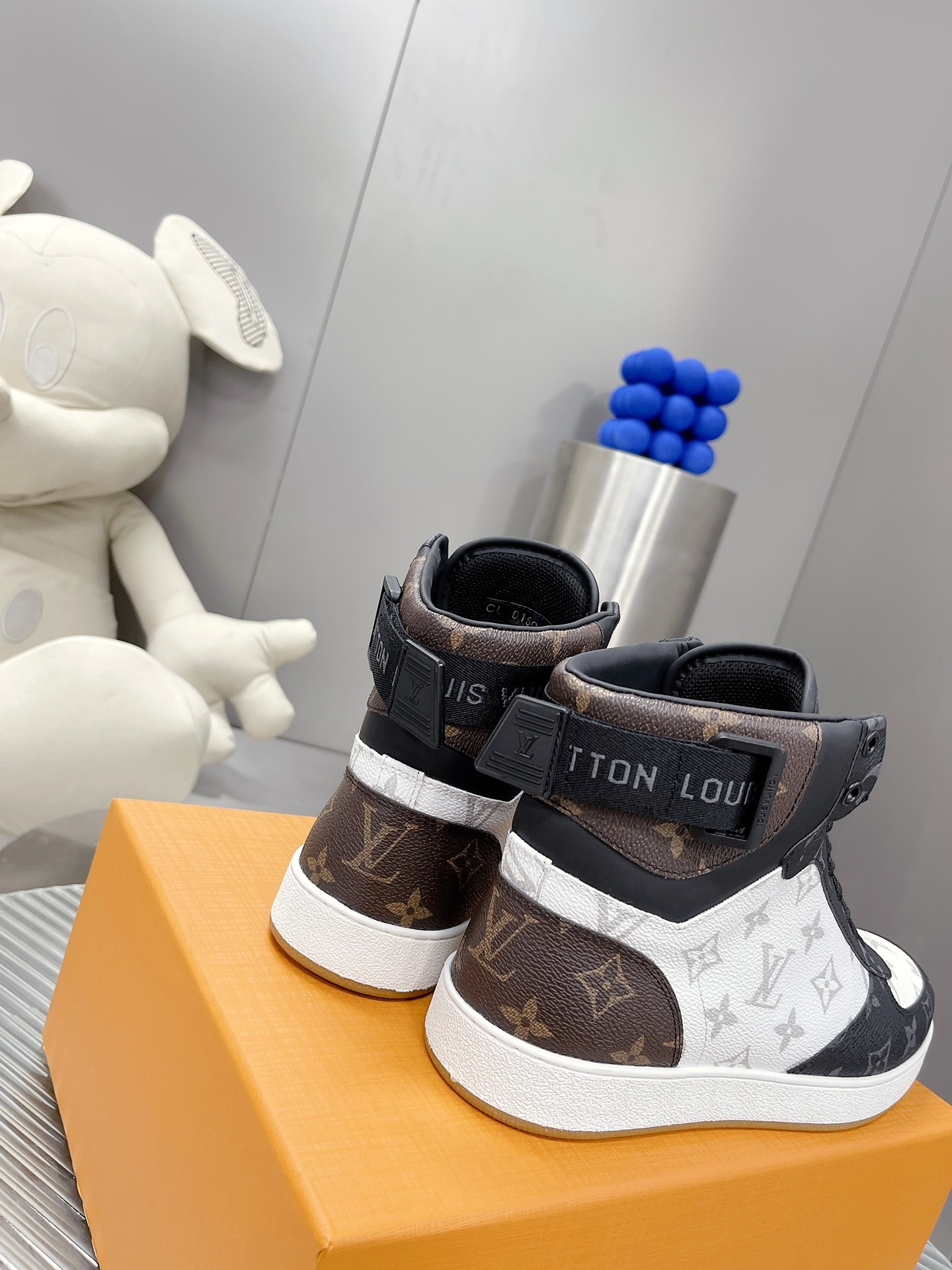 Louis Vuitton RIVOLI TRAINER BOOTS SNEAKER 11 - vstockx