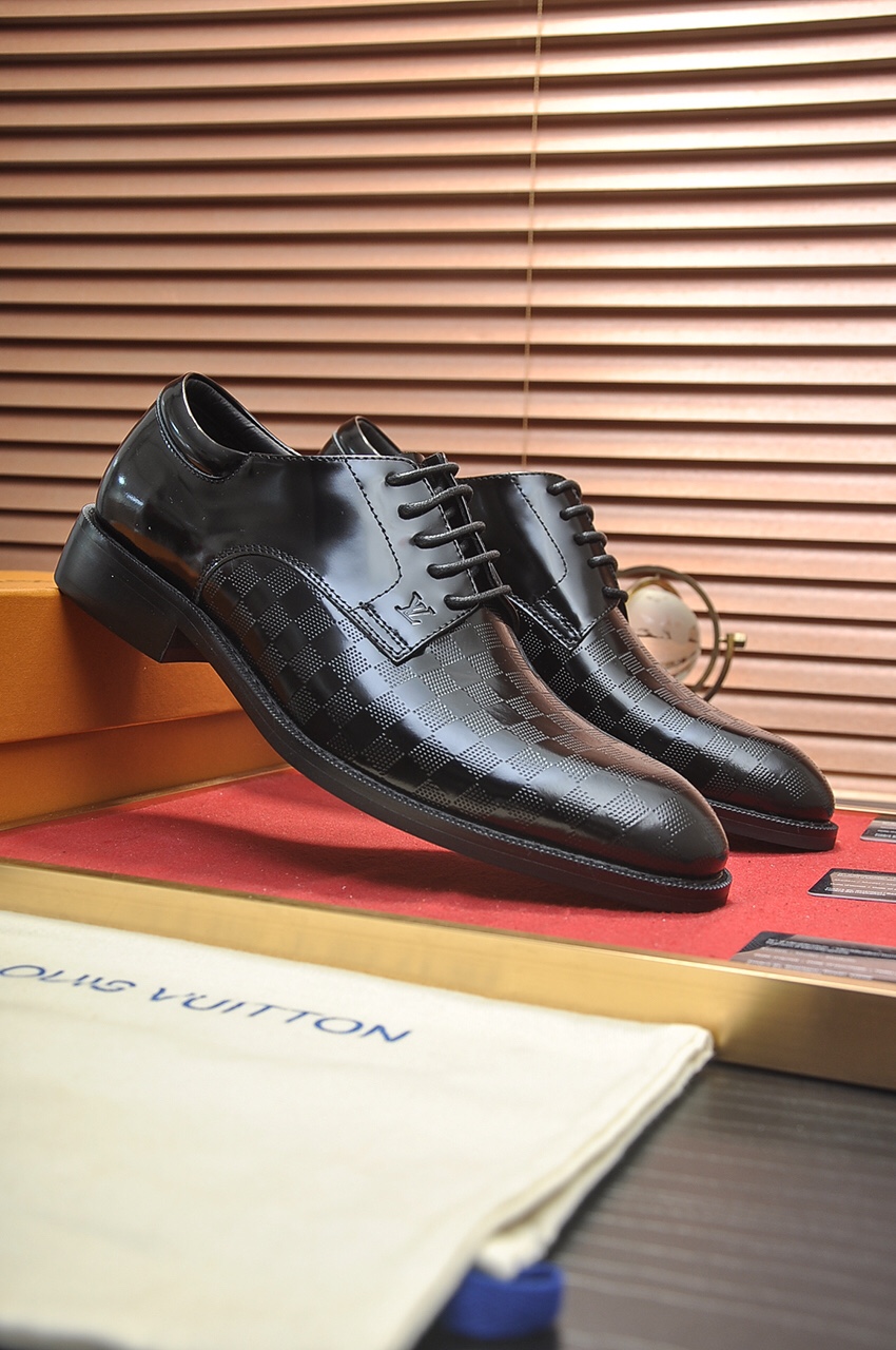 Louis Vuitton Leather Boots 44 - vstockx