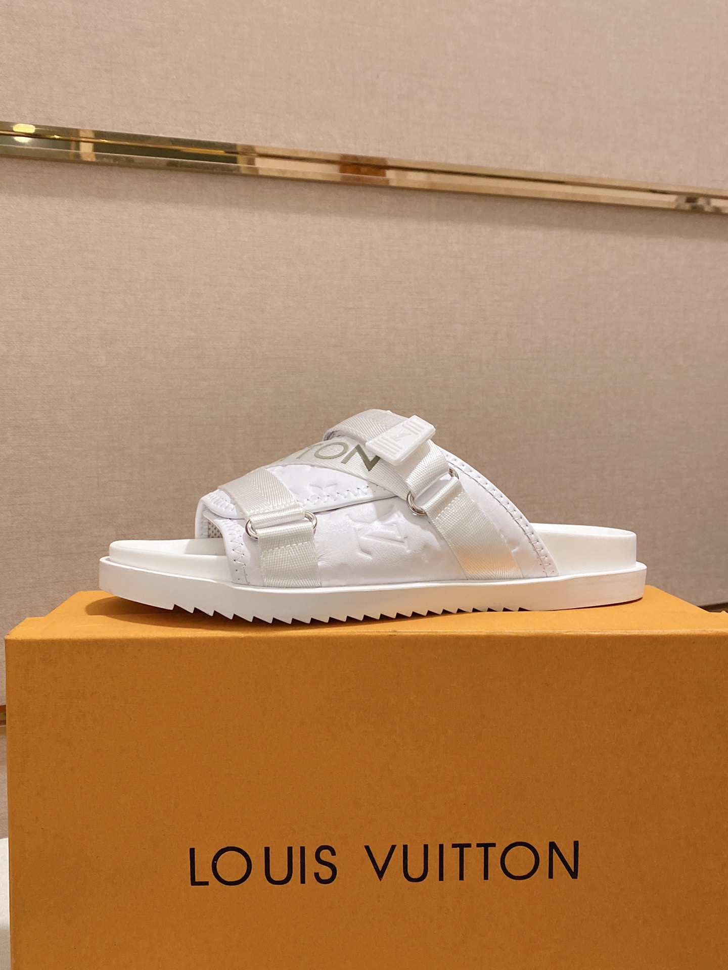 Louis Vuitton Honolulu Sneaker 4 - vstockx