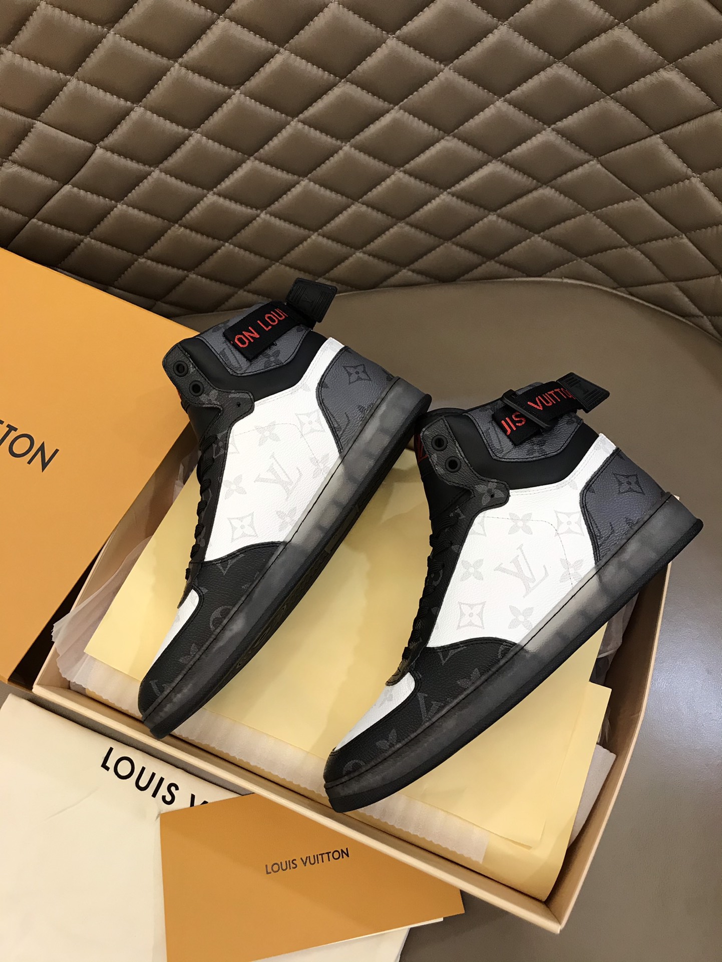 Louis Vuitton Rivoli sneaker 10 - vstockx