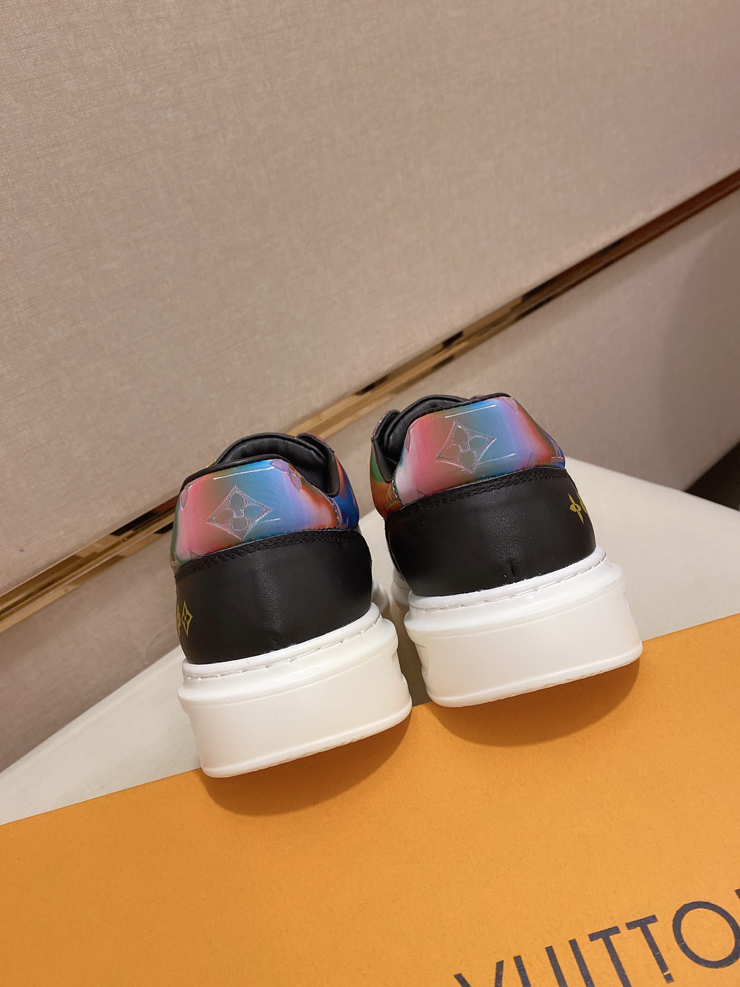 Louis Vuitton Low Top sneaker 113 - vstockx