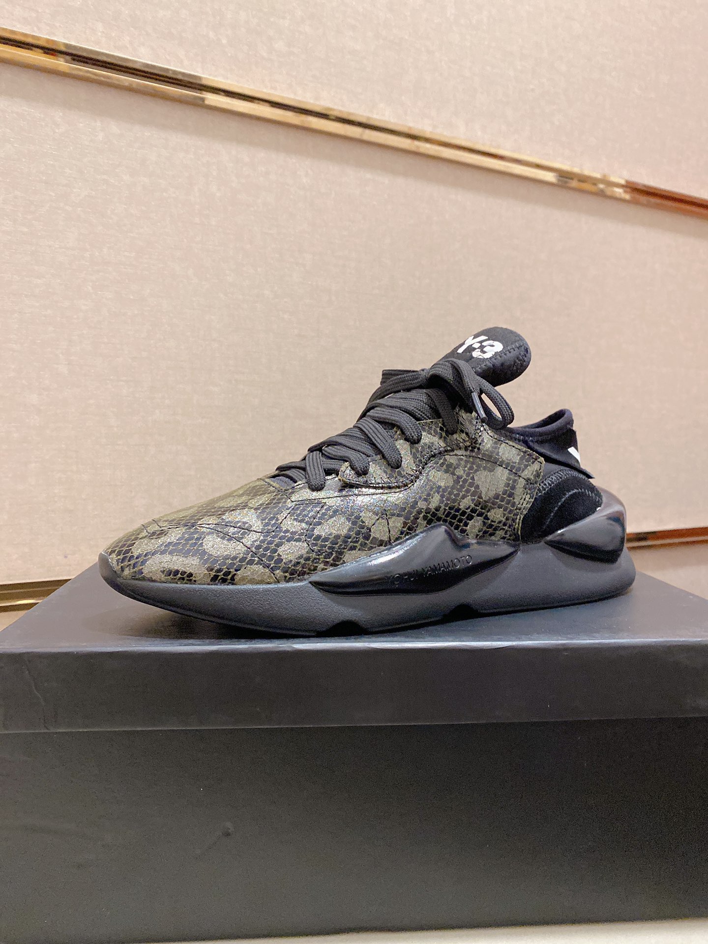 Y-3 Kaiwa Lace-Up Sneakers 15 - vstockx