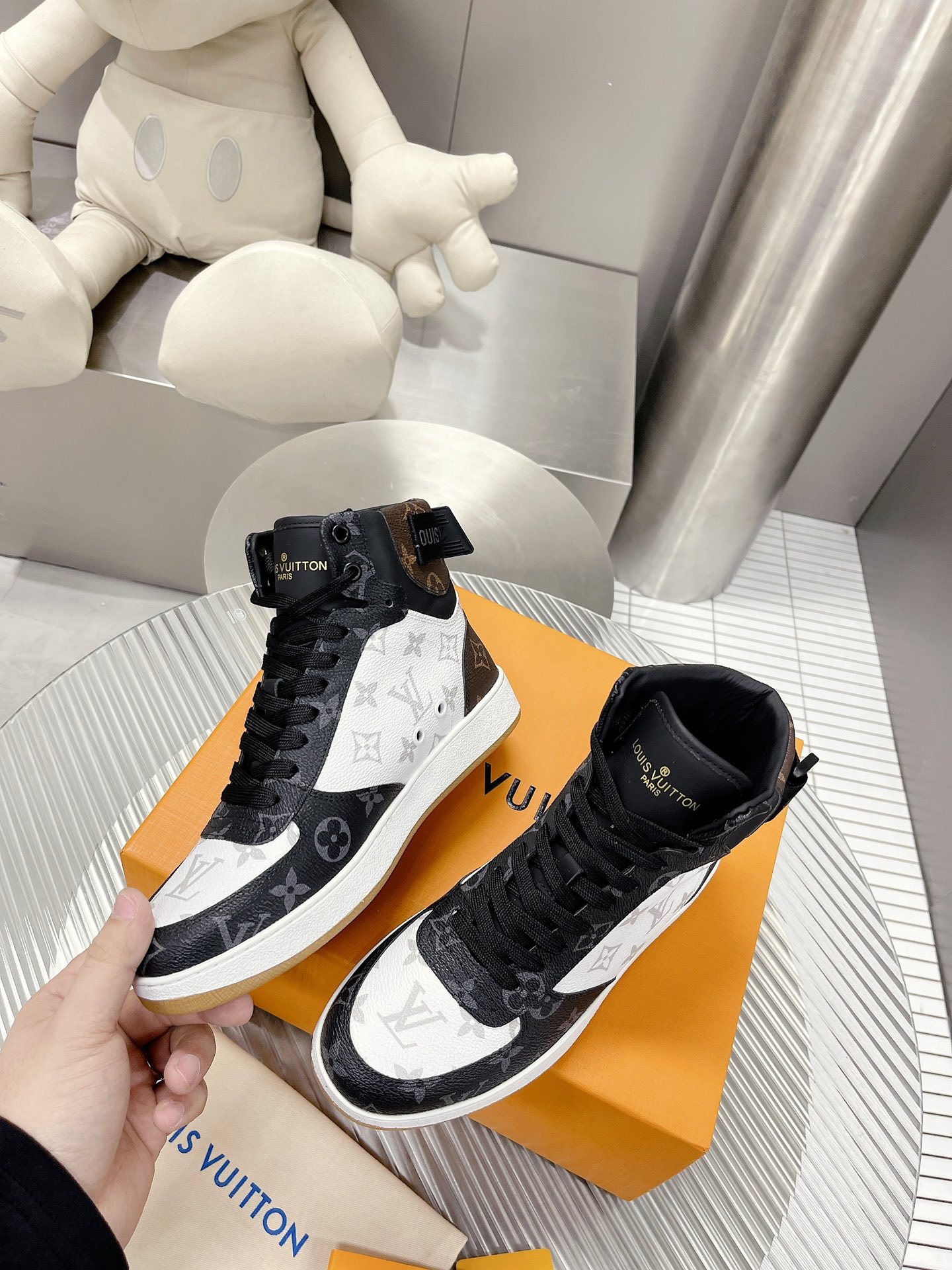 Louis Vuitton RIVOLI TRAINER BOOTS SNEAKER 11 - vstockx
