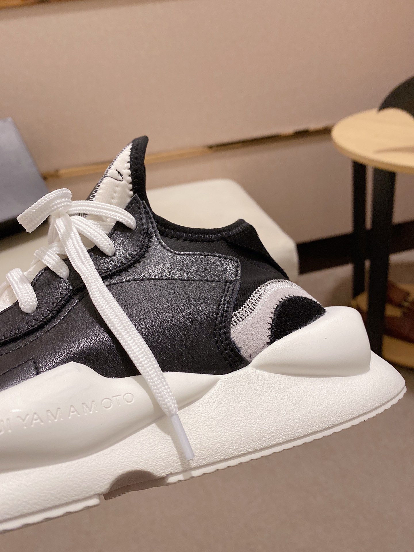 Y-3 Kaiwa Lace-Up Sneakers 24 - vstockx