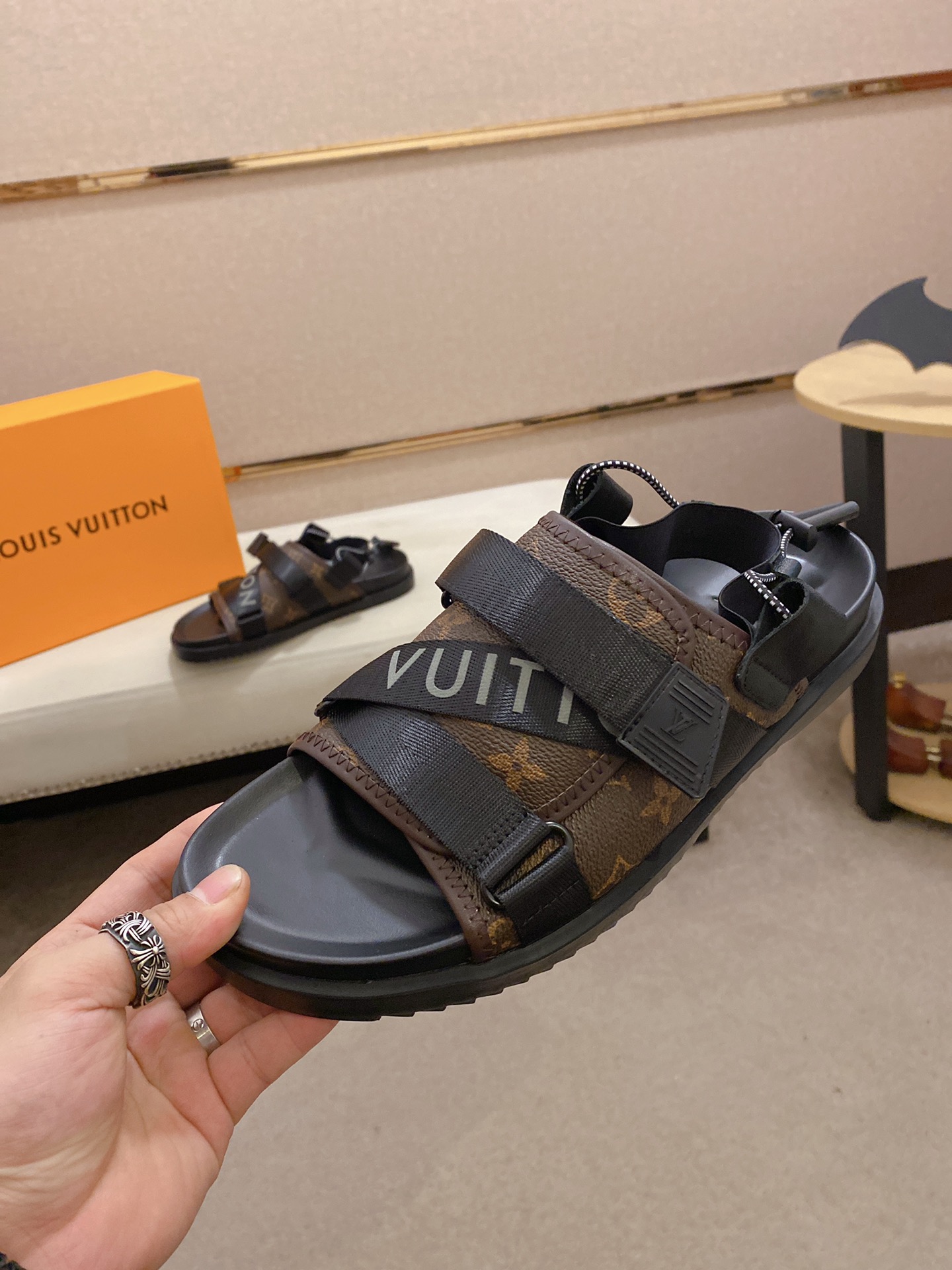 Louis Vuitton Honolulu Sneaker 16 - vstockx