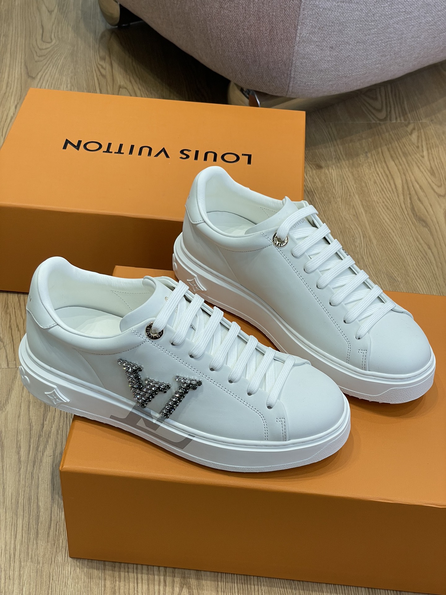 Louis Vuitton TIME OUT TRAINERS 6 - vstockx