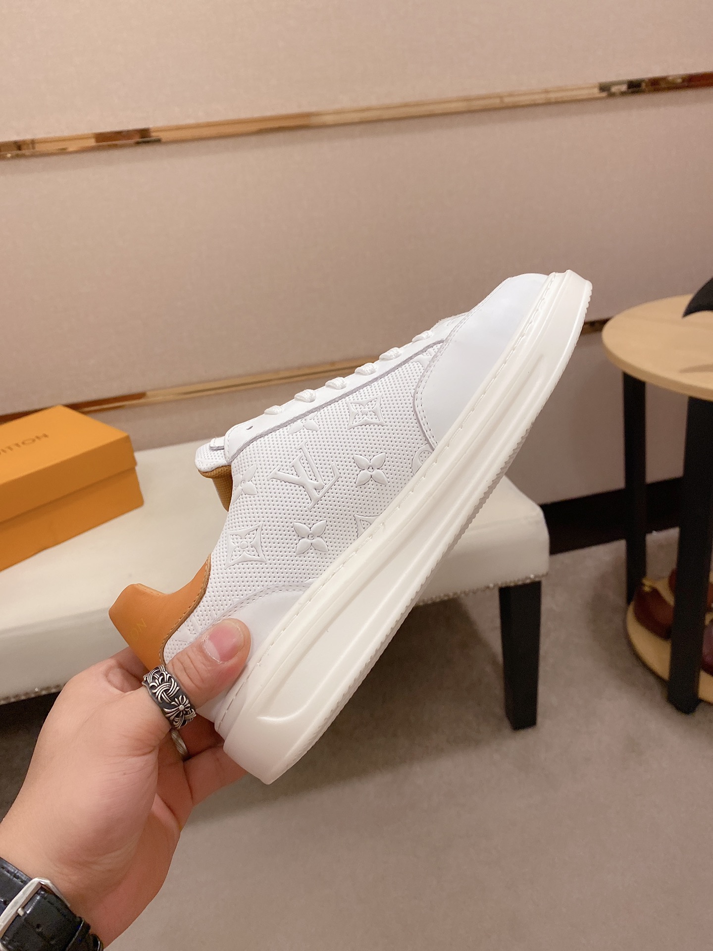 Louis Vuitton Low Top sneaker 118 - vstockx