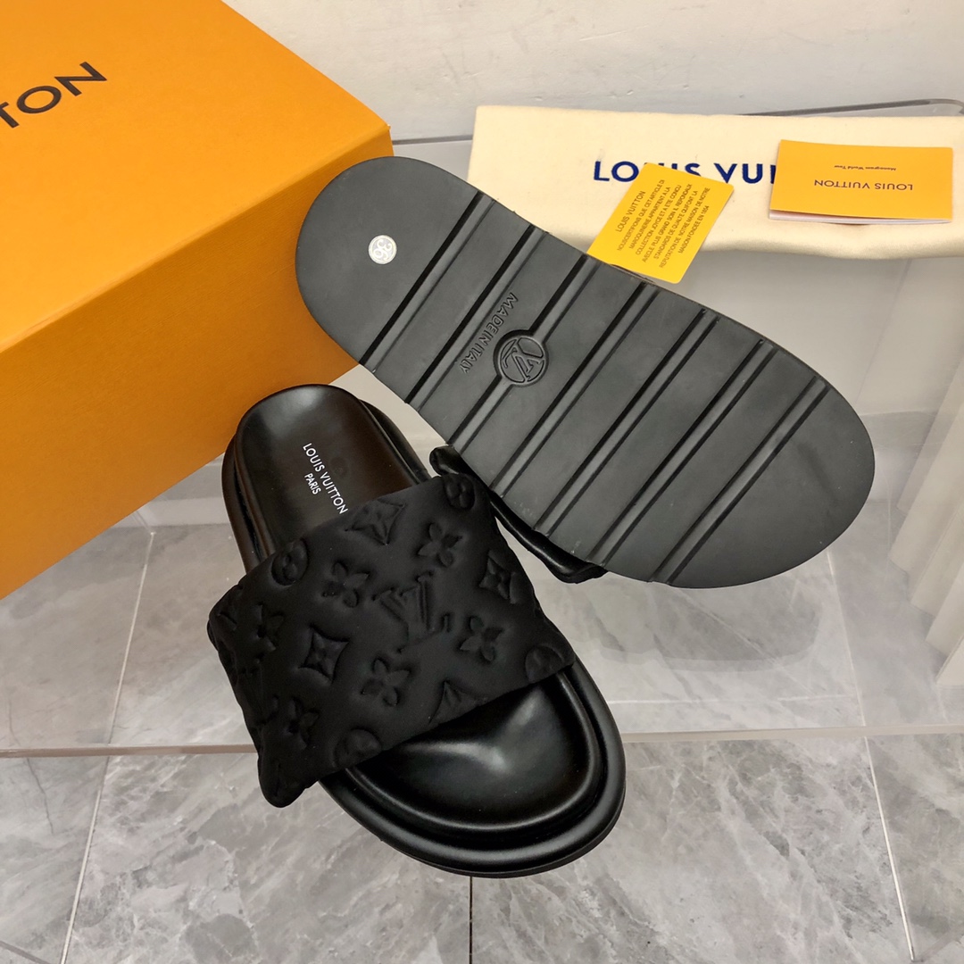 Louis Vuitton POOL PILLOW COMFORT MULES WOMEN 1 - vstockx