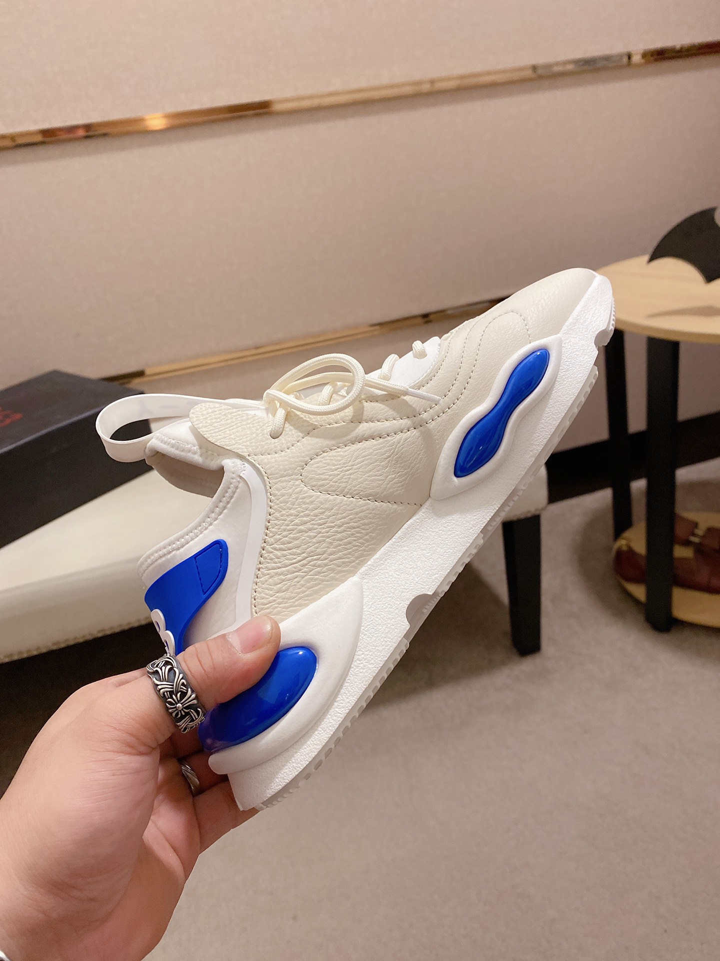 Y-3 Kaiwa Lace-Up Sneakers 6 - vstockx