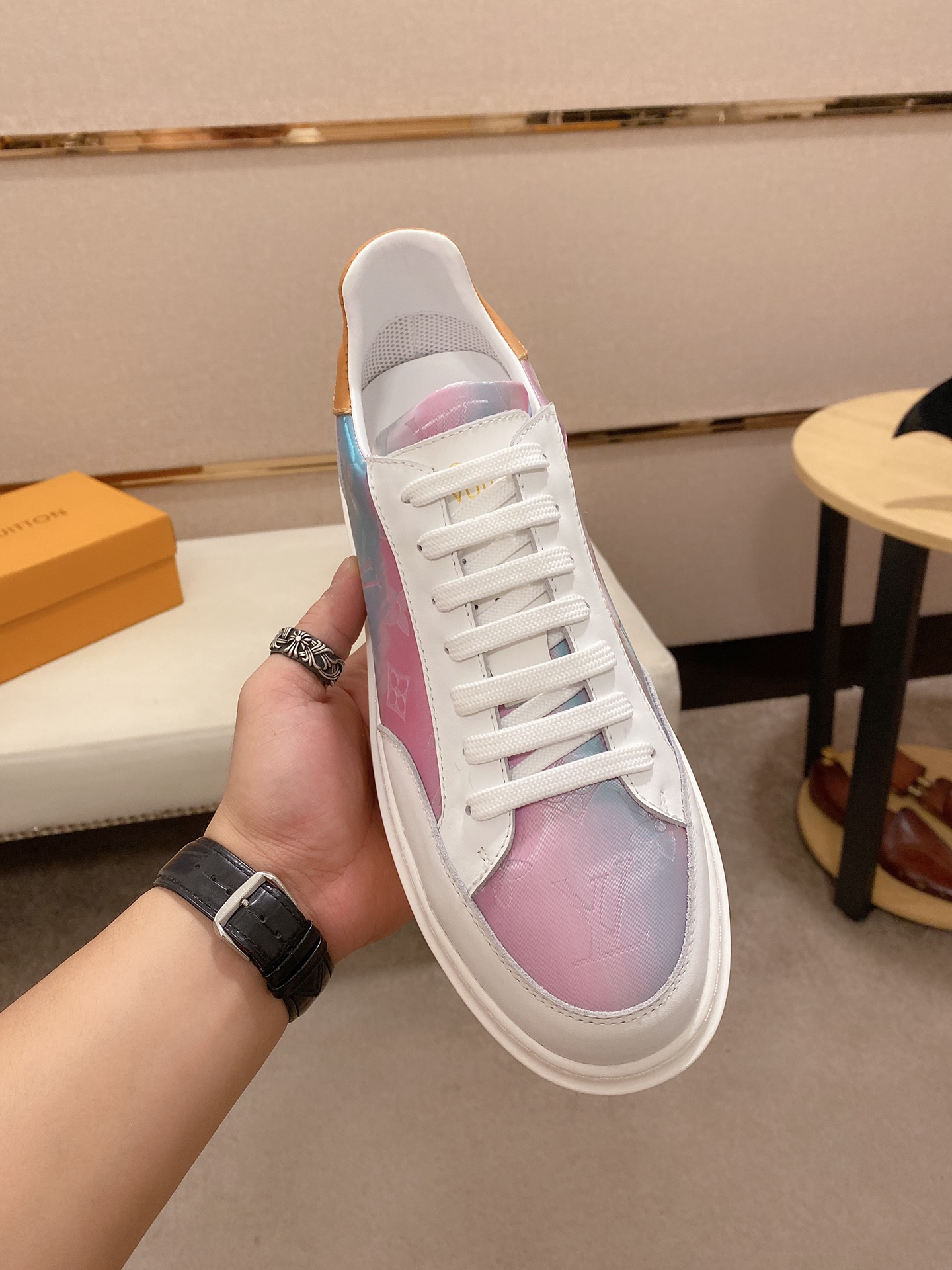 Louis Vuitton Low Top sneaker 114 - vstockx