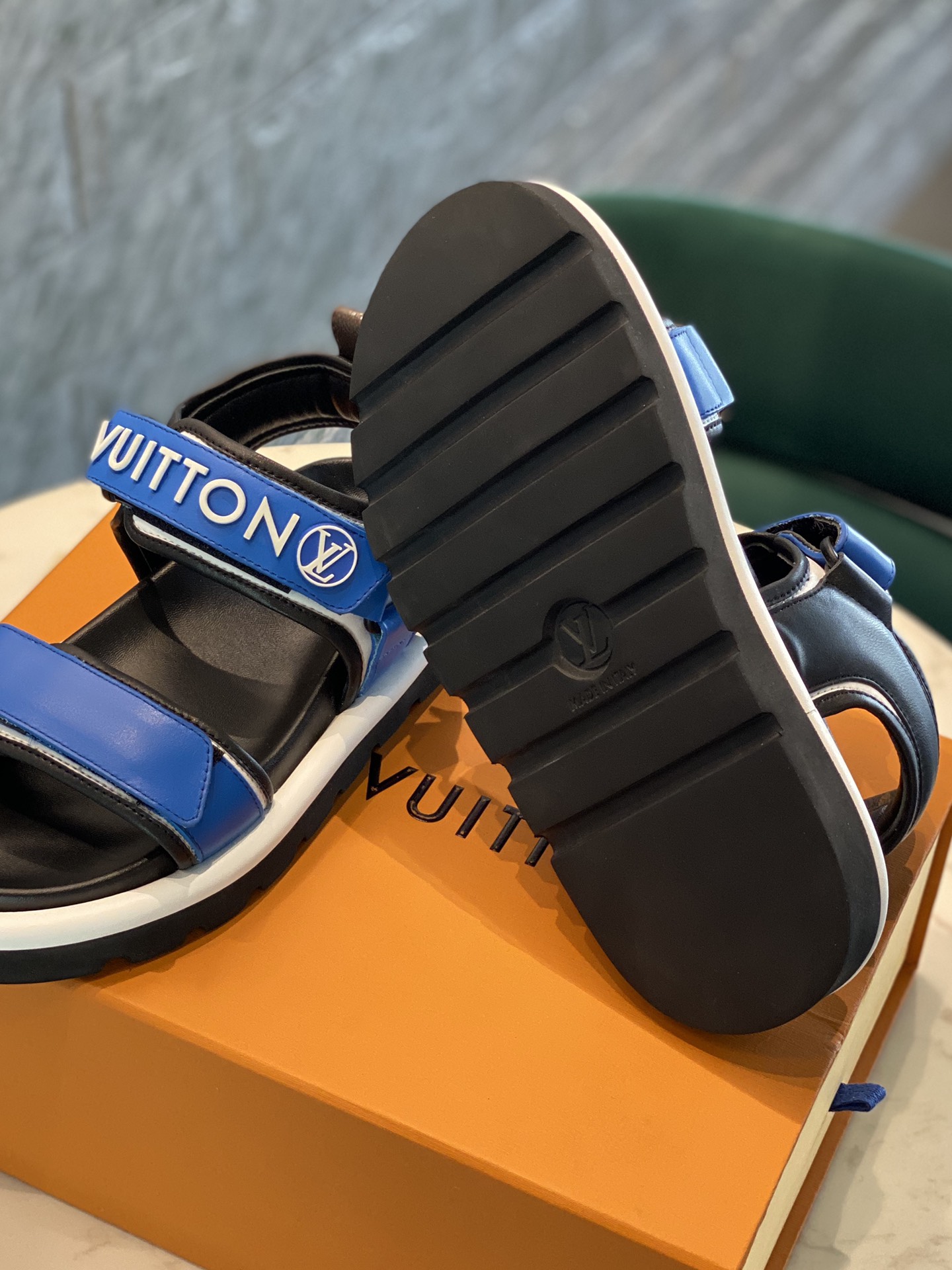 Louis Vuitton PASEO FLAT COMFORT SANDALS WOMEN 9 - vstockx