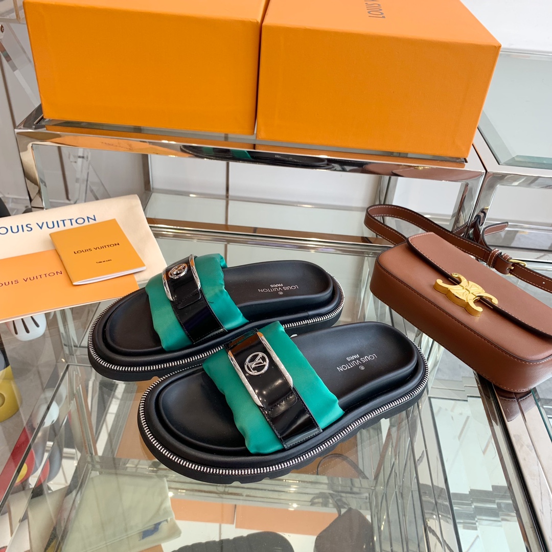 Louis Vuitton POOL PILLOW FLAT COMFORT MULES 4 - vstockx