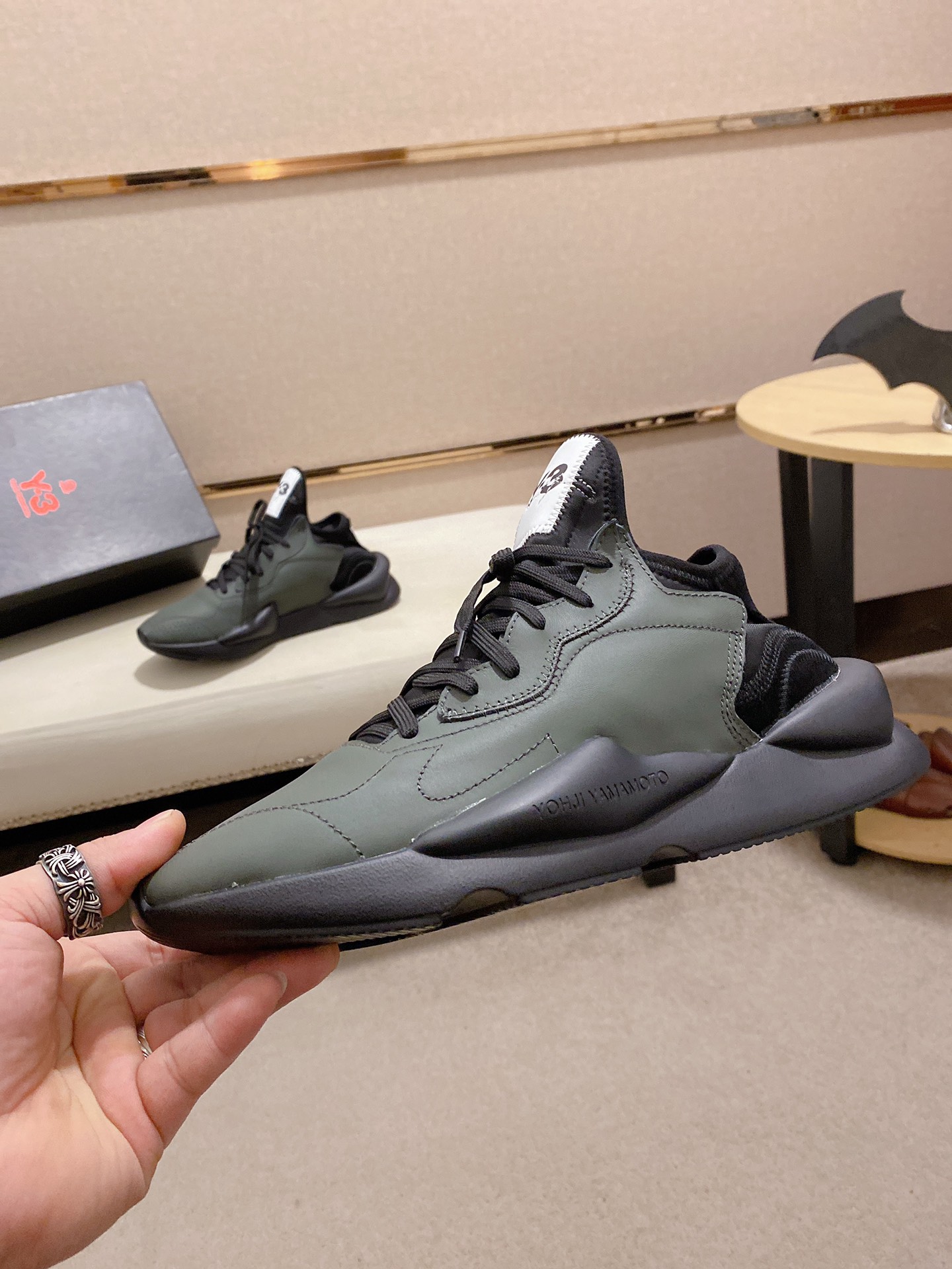 Y-3 Kaiwa Lace-Up Sneakers 21 - vstockx