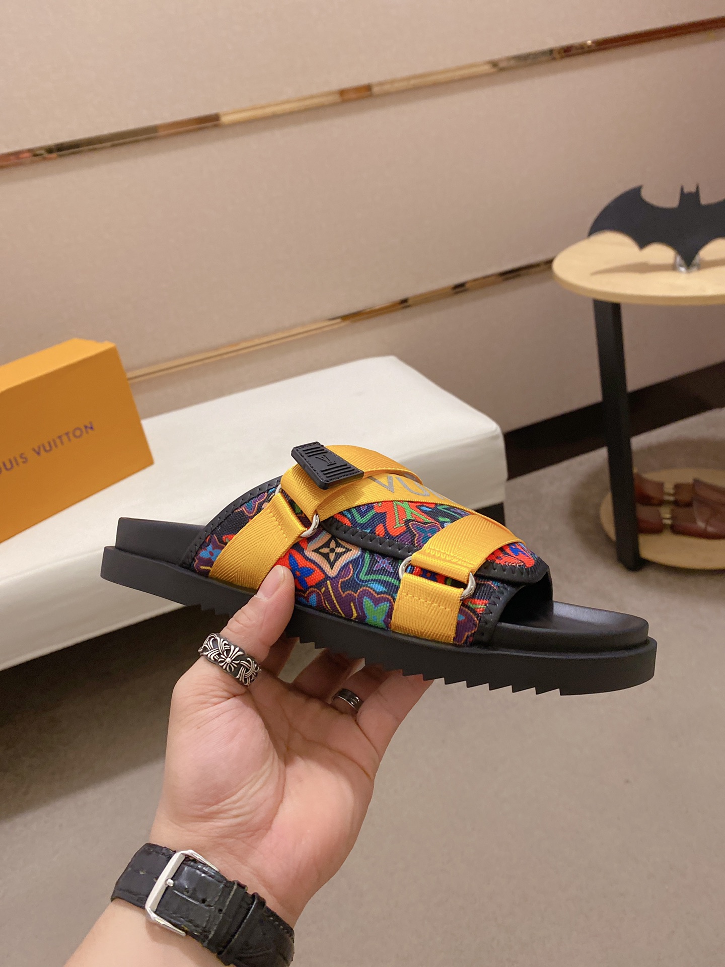 Louis Vuitton Honolulu Sneaker 12 - vstockx