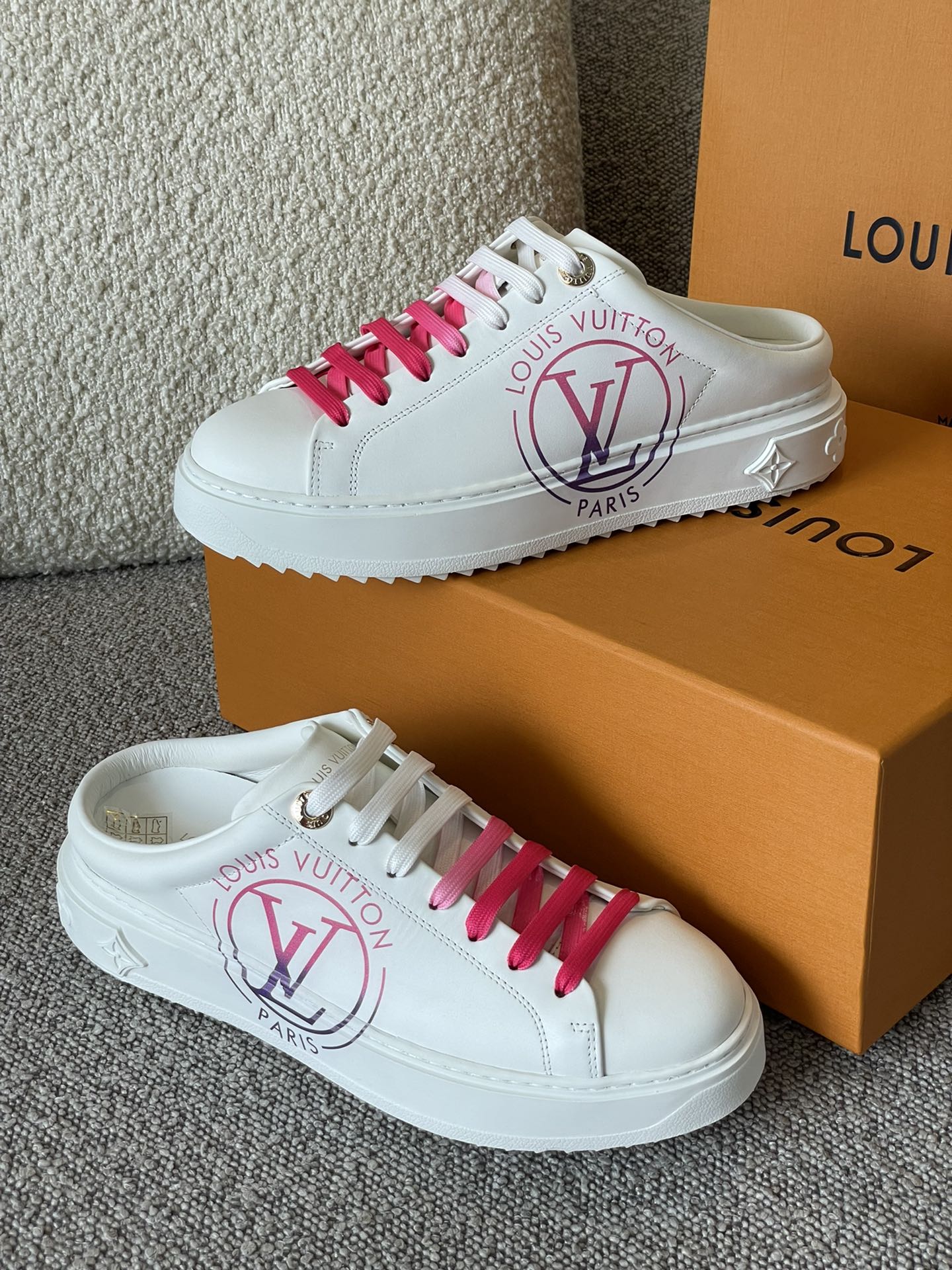 Louis Vuitton TIME OUT TRAINERS 1 - vstockx