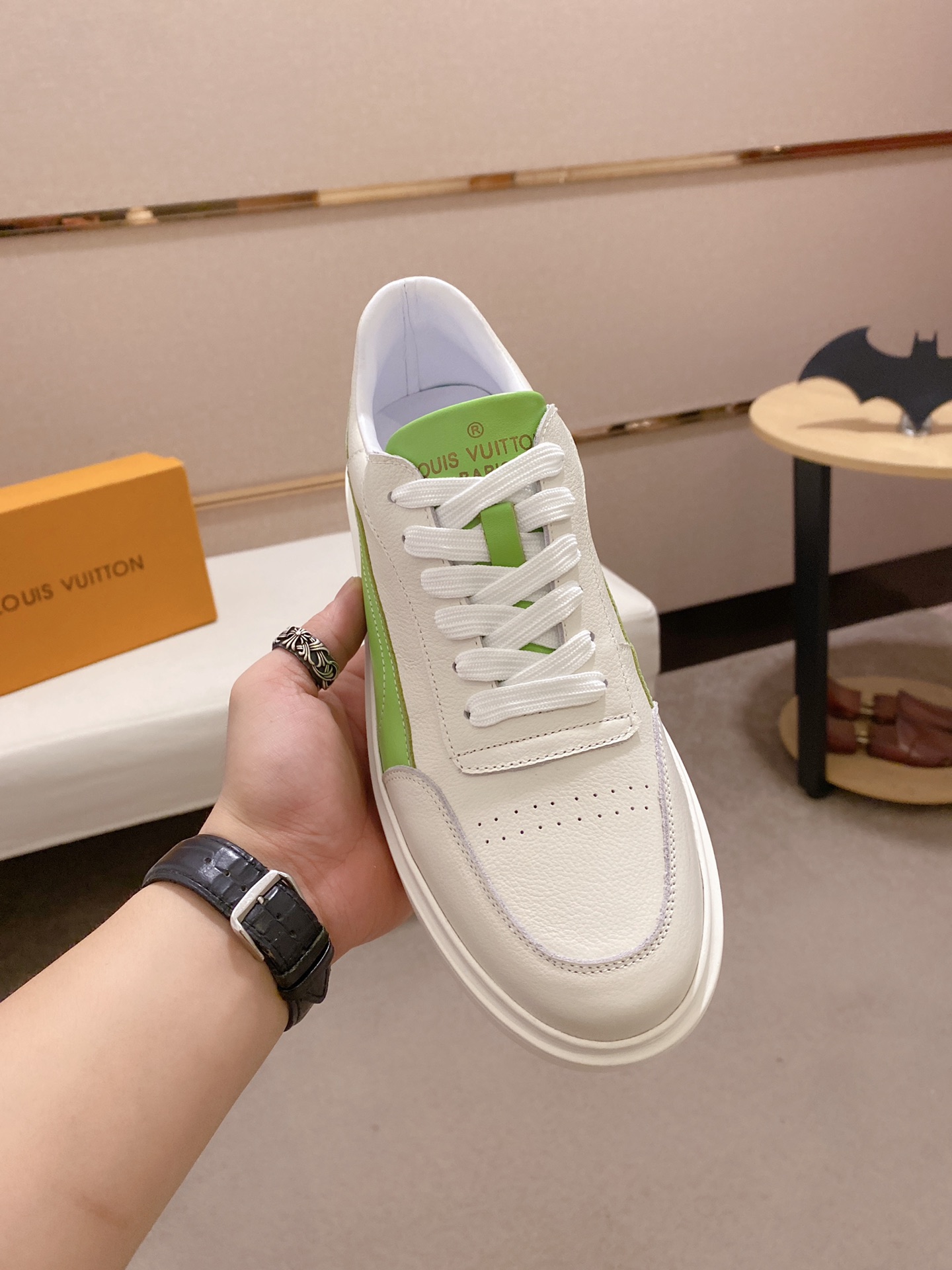 Louis Vuitton Low Top sneaker 120 - vstockx