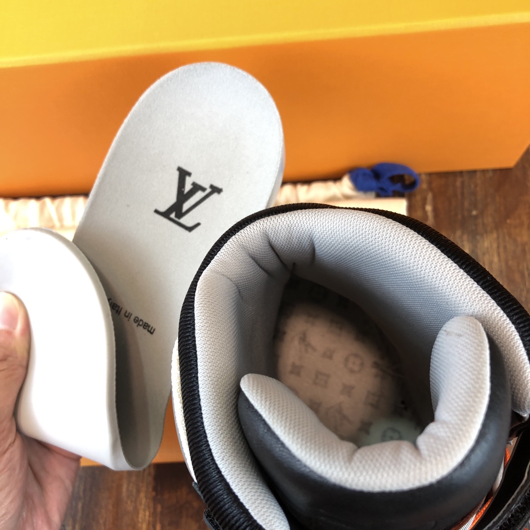 Louis Vuitton Trainer Sneakers 20 - vstockx