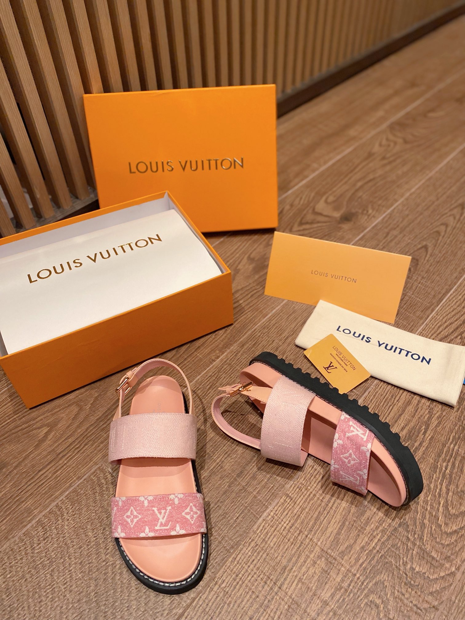 Louis Vuitton PASEO FLAT COMFORT SANDALS WOMEN 8 - vstockx
