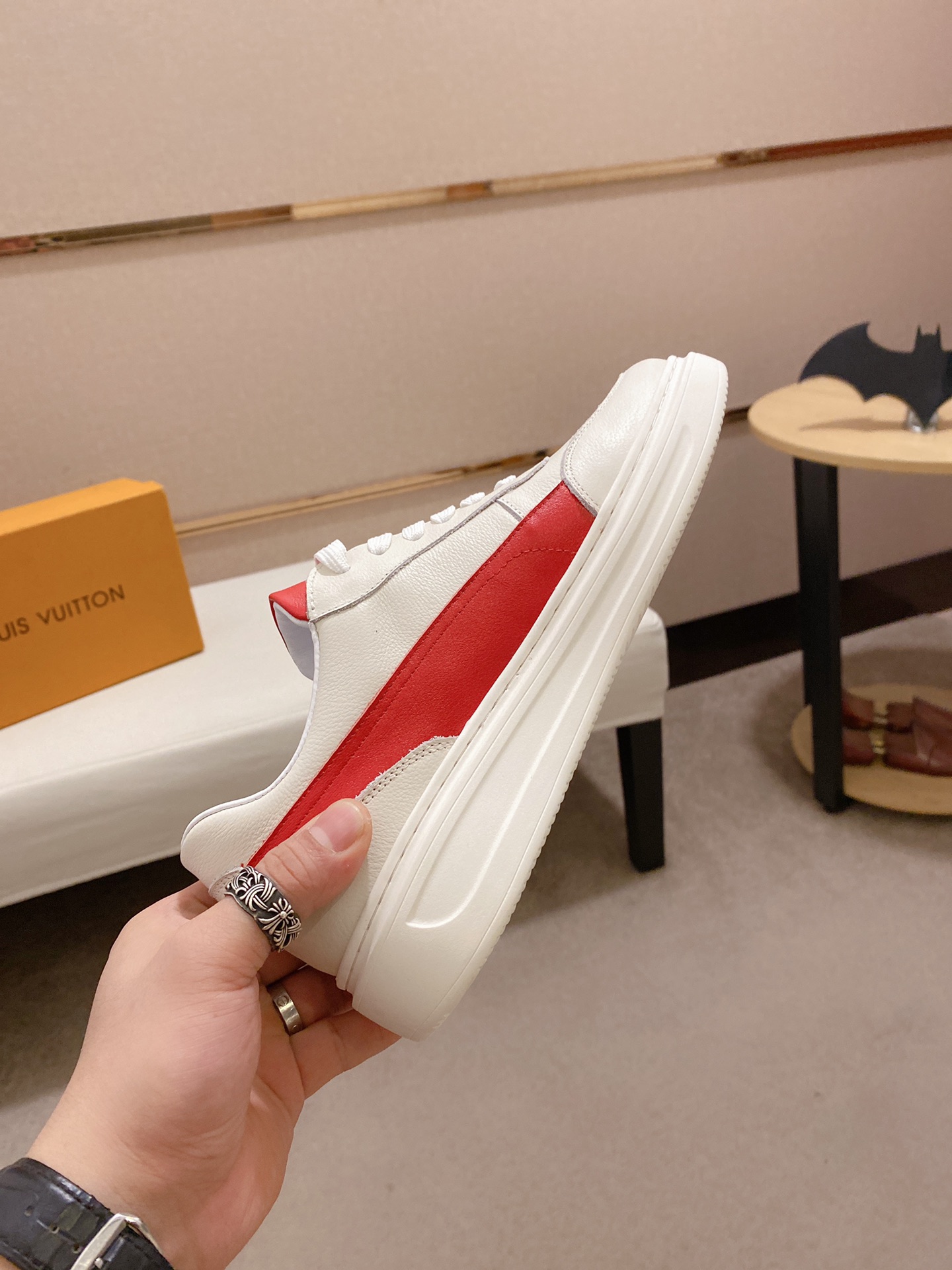 Louis Vuitton Low Top sneaker 122 - vstockx