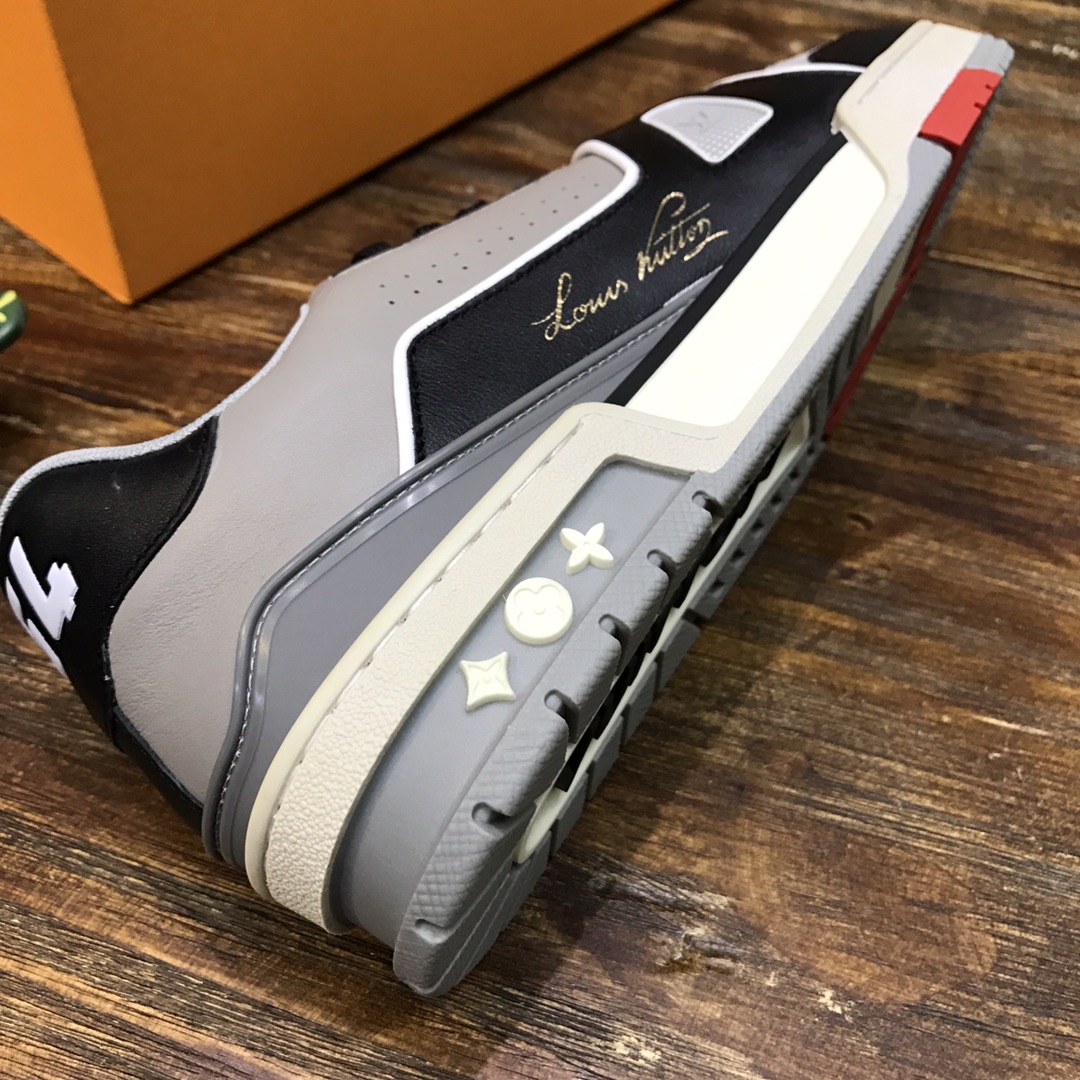 Louis Vuitton Trainer Sneakers 31 - vstockx