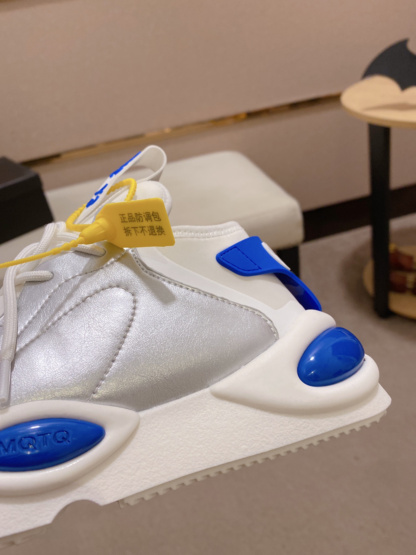 Y-3 Kaiwa Lace-Up Sneakers 2 - vstockx