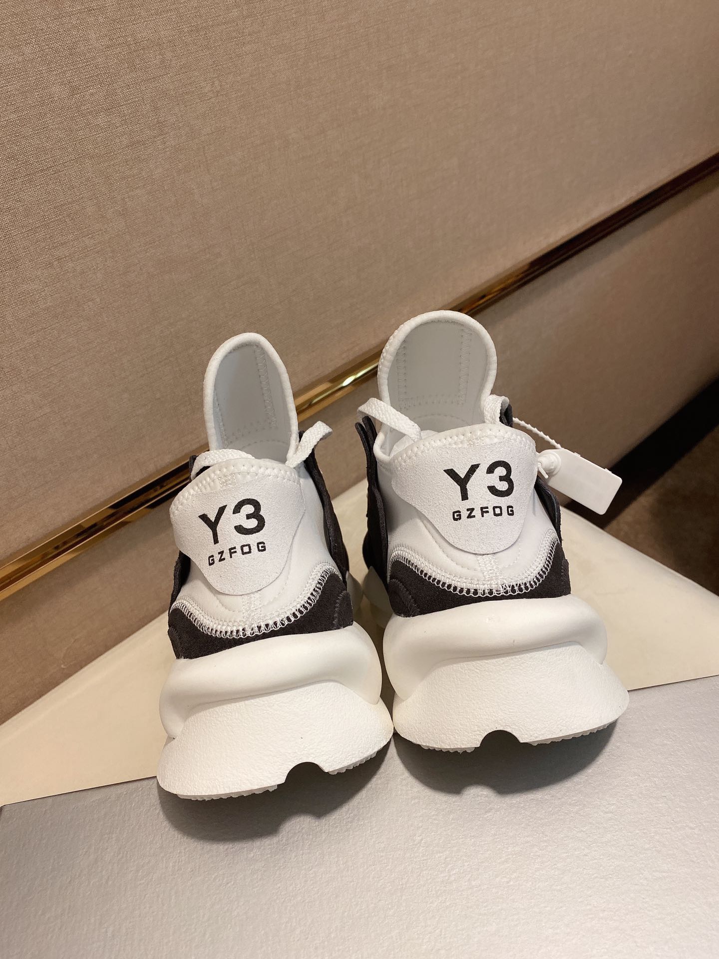 Y-3 Kaiwa Lace-Up Sneakers 44 - vstockx