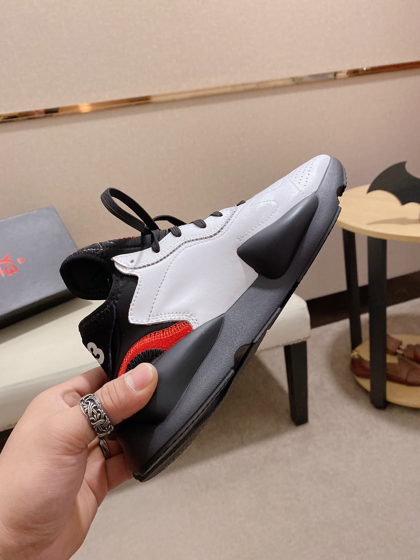 Y-3 Kaiwa Lace-Up Sneakers 20 - vstockx