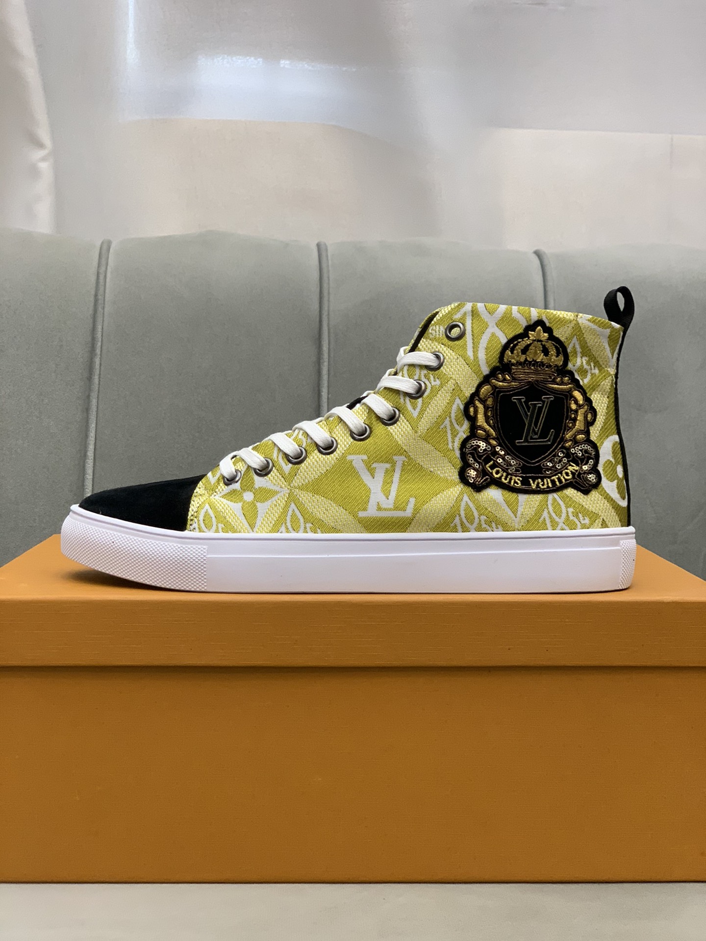 Louis Vuitton High Top sneaker 11 - vstockx
