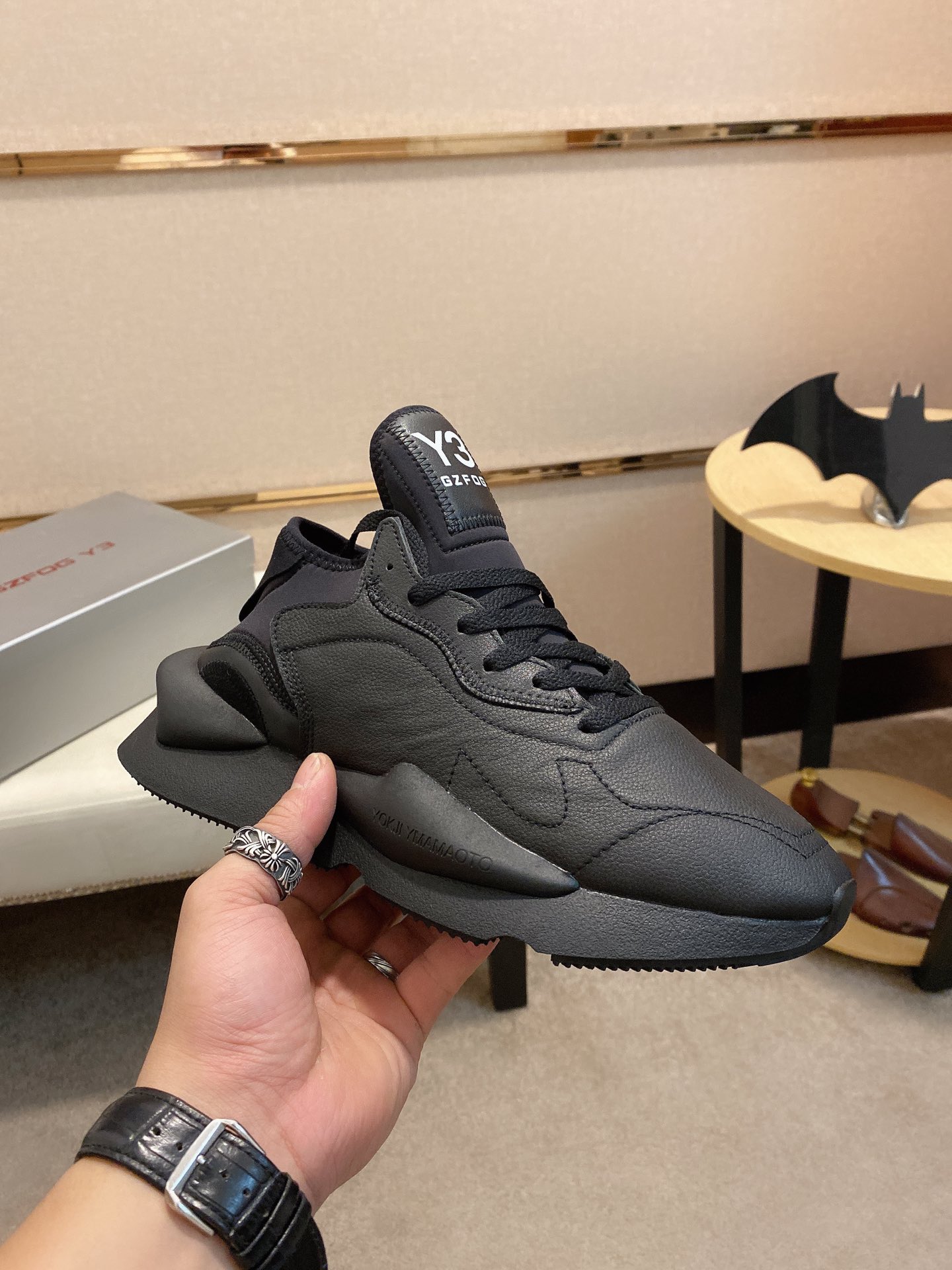 Y-3 Kaiwa Lace-Up Sneakers 45 - vstockx