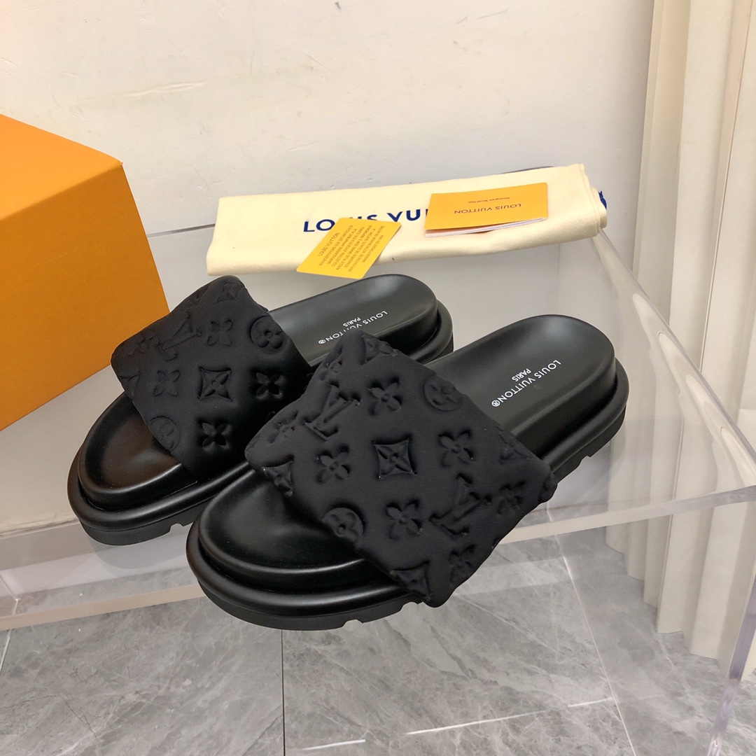 Louis Vuitton POOL PILLOW COMFORT MULES WOMEN 1 - vstockx