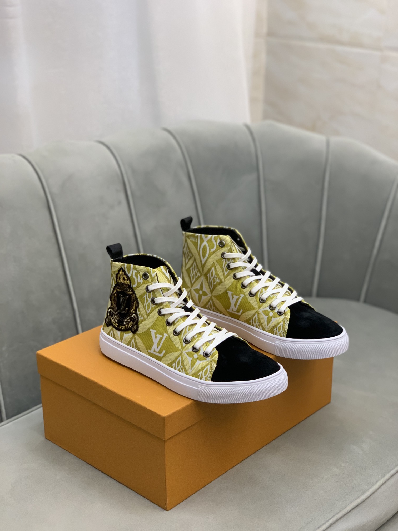 Louis Vuitton High Top sneaker 11 - vstockx