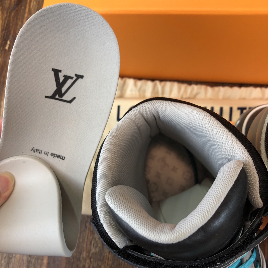 Louis Vuitton Trainer Sneakers 19 - vstockx