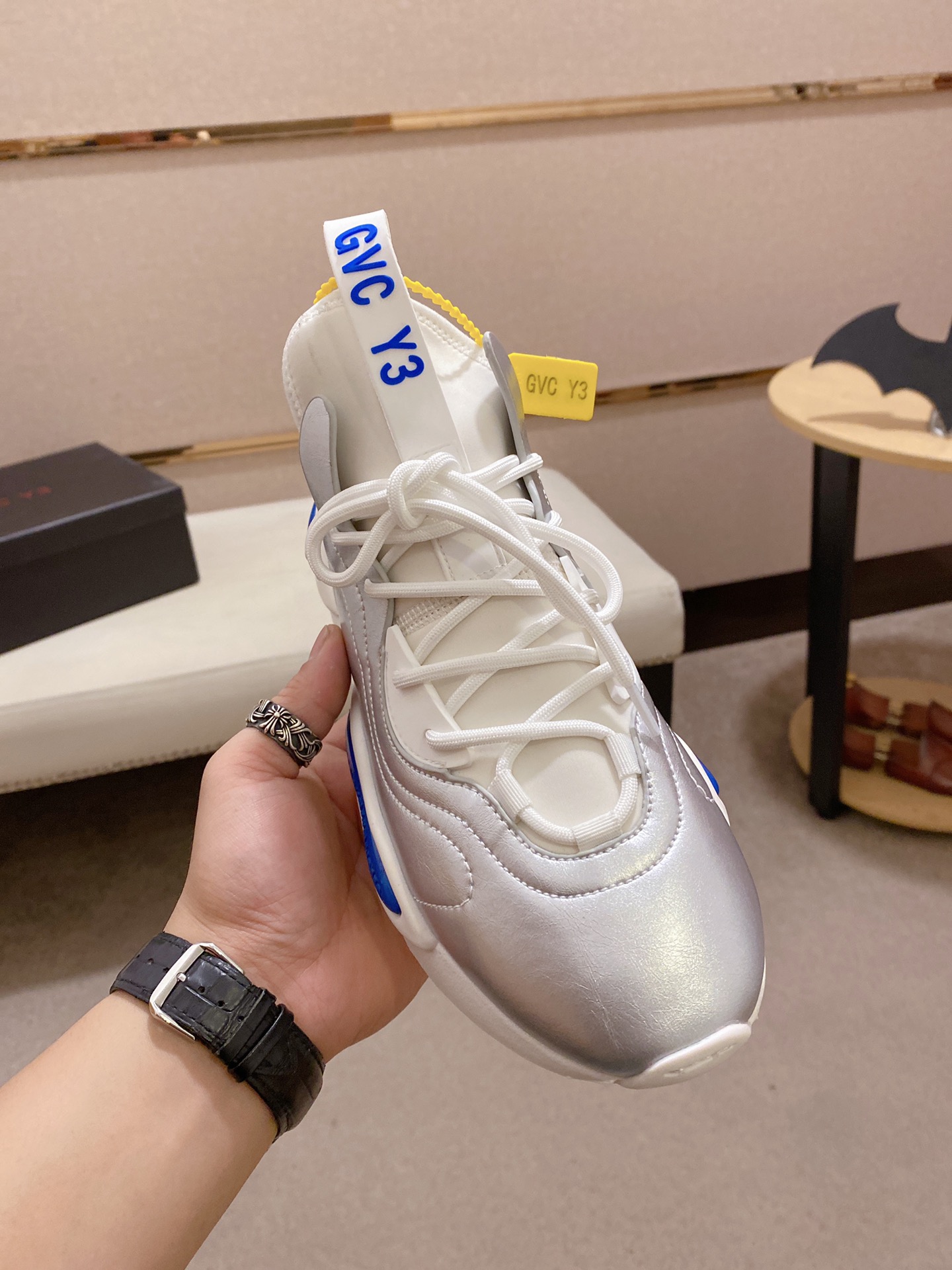 Y-3 Kaiwa Lace-Up Sneakers 2 - vstockx