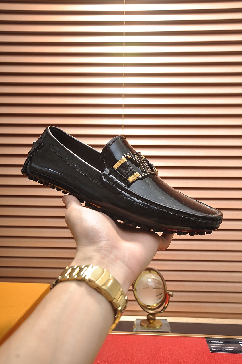 Louis Vuitton Leather Boots 17 - vstockx