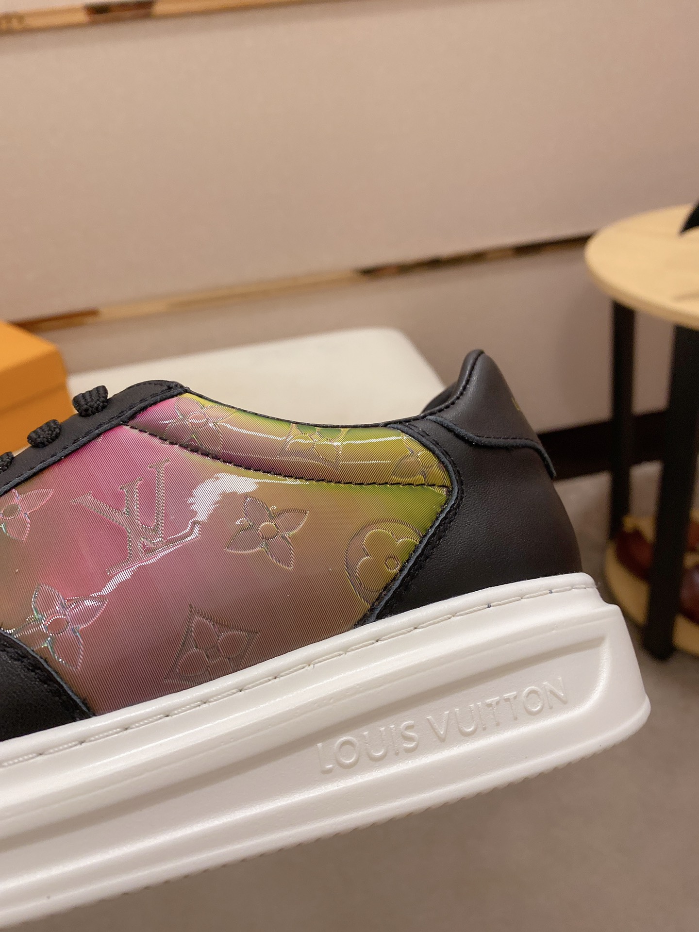 Louis Vuitton Low Top sneaker 117 - vstockx