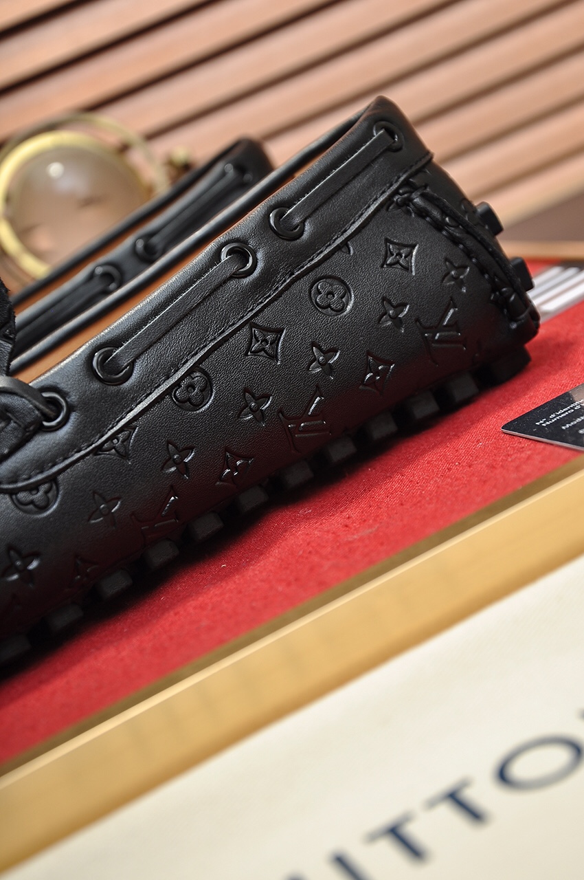 Louis Vuitton Leather Boots 15 - vstockx