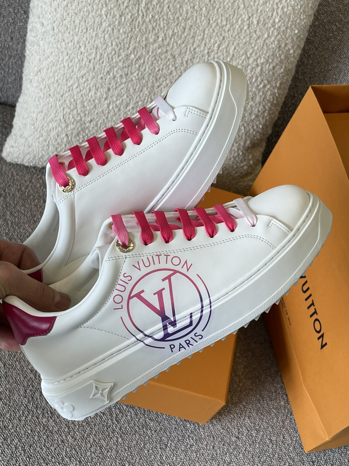 Louis Vuitton TIME OUT TRAINERS 1 - vstockx