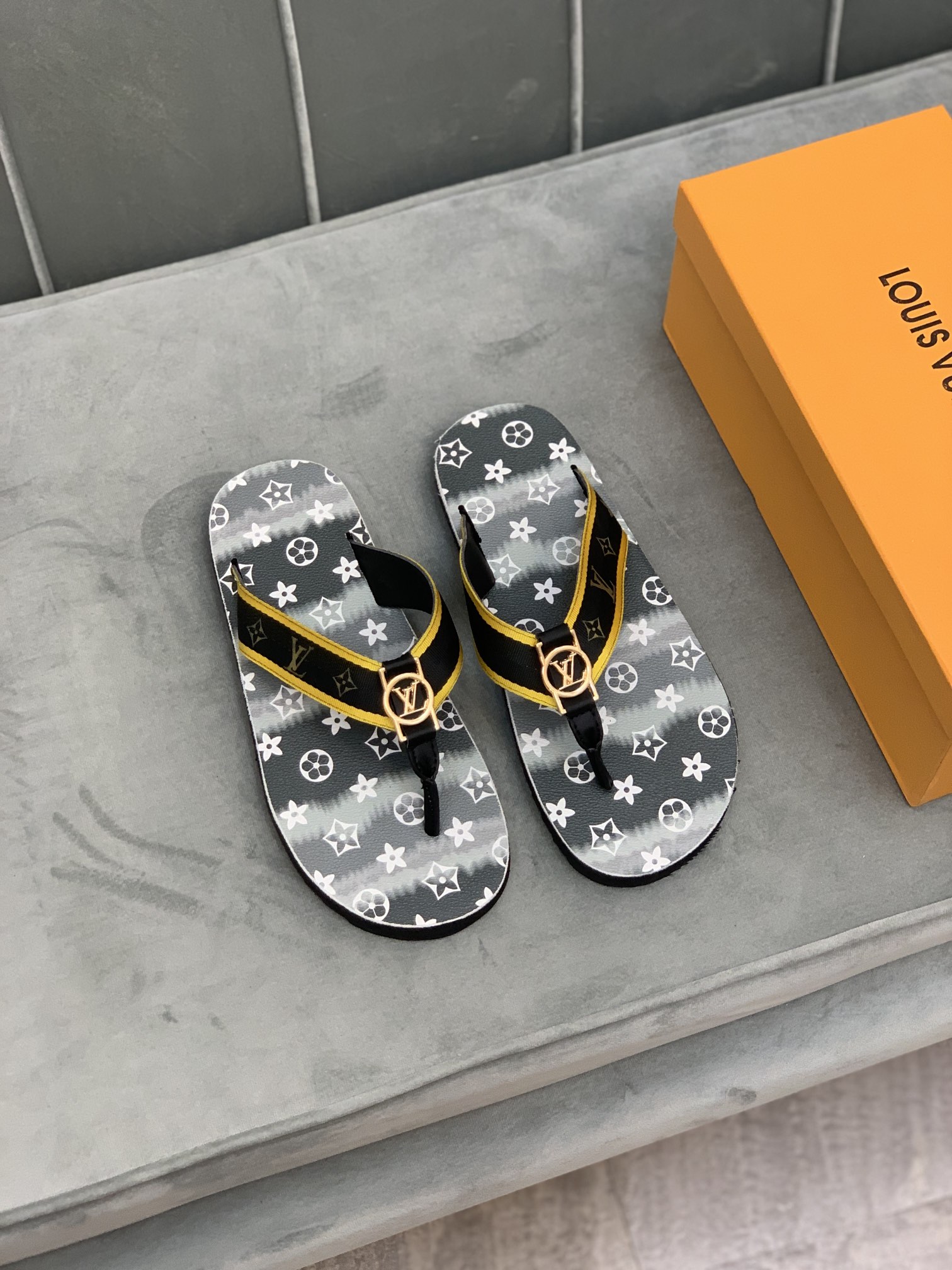 Louis Vuitton Slipper 39 - vstockx