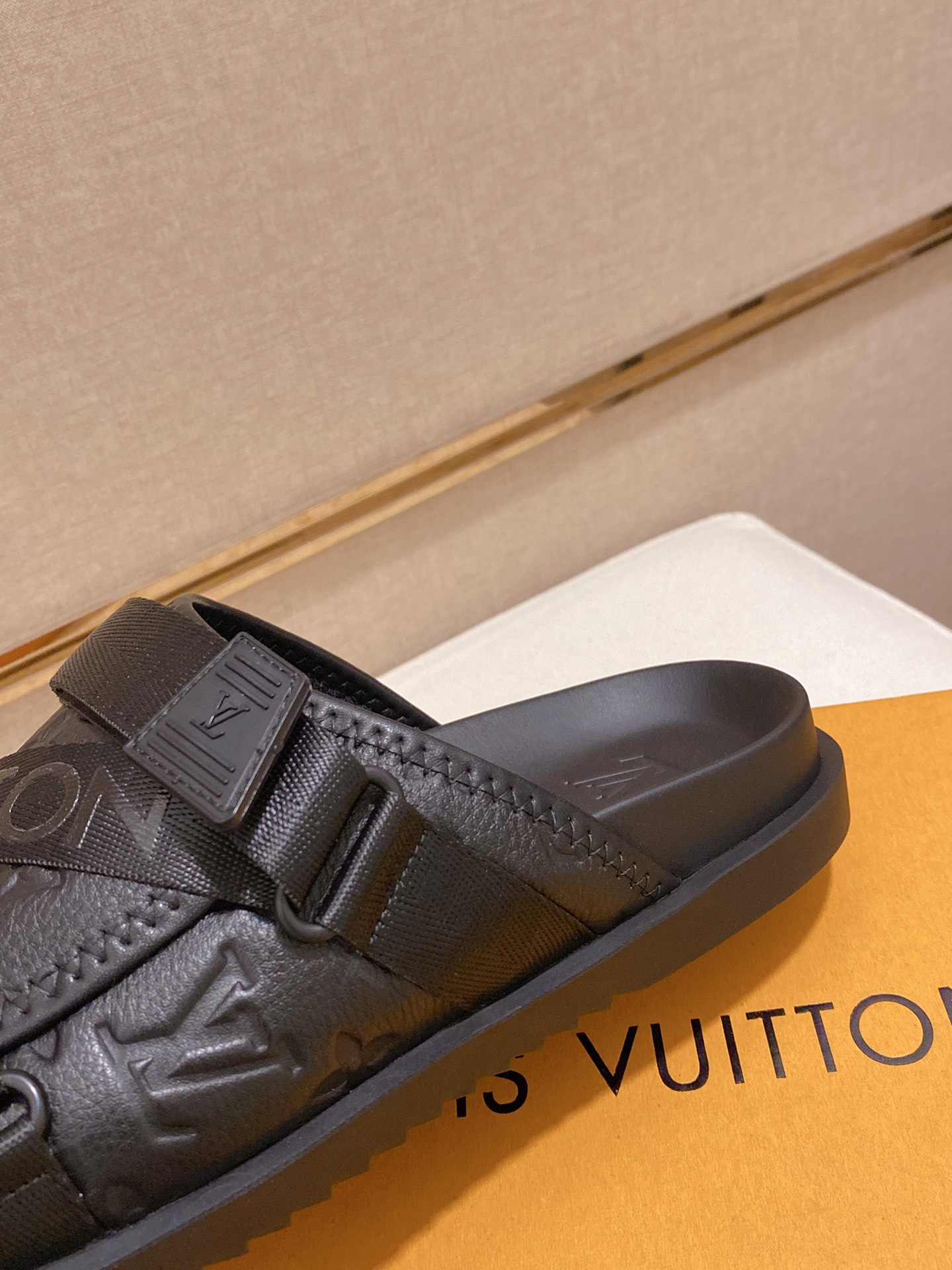 Louis Vuitton Honolulu Sneaker 6 - vstockx