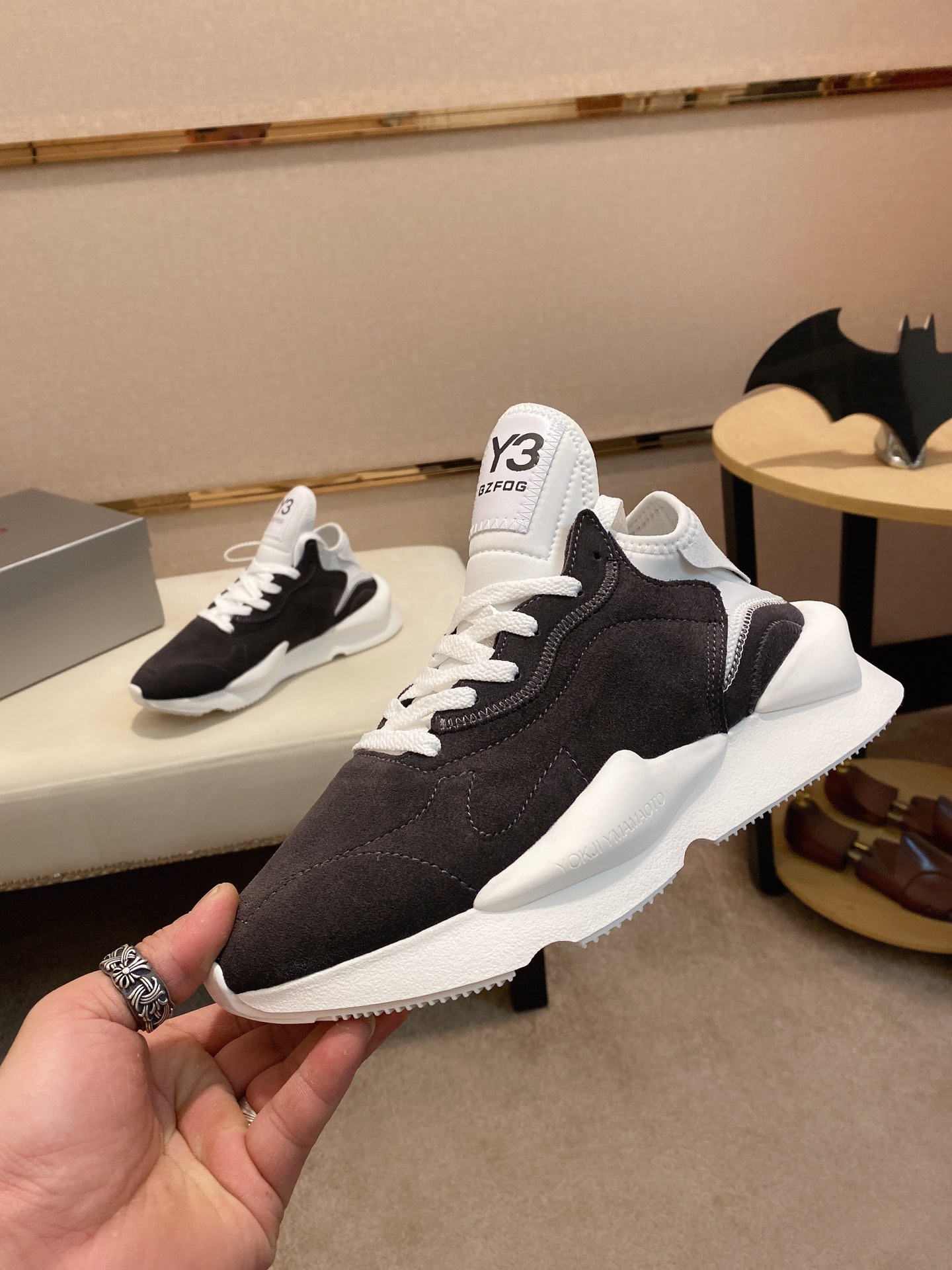 Y-3 Kaiwa Lace-Up Sneakers 44 - vstockx