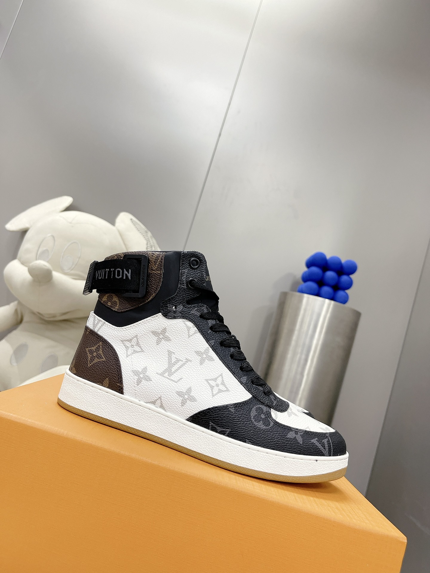 Louis Vuitton RIVOLI TRAINER BOOTS SNEAKER 11 - vstockx