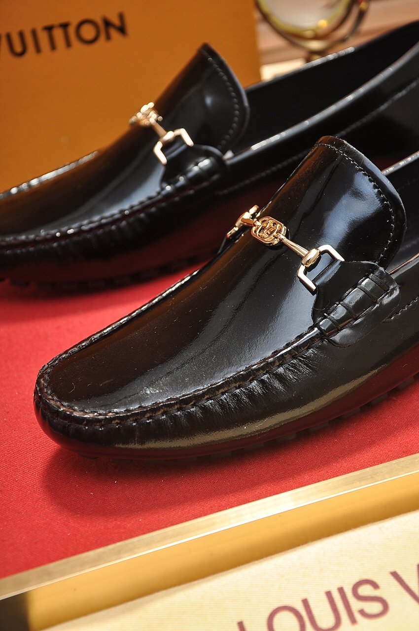 Louis Vuitton Leather Boots 16 - vstockx