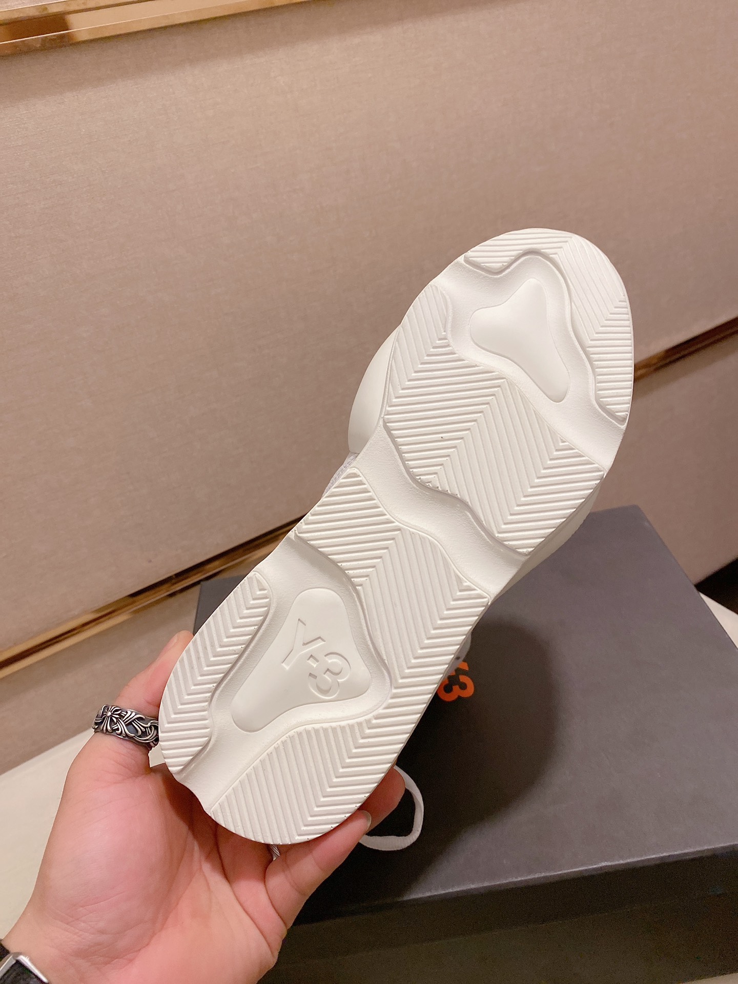 Y-3 Kaiwa Lace-Up Sneakers 9 - vstockx