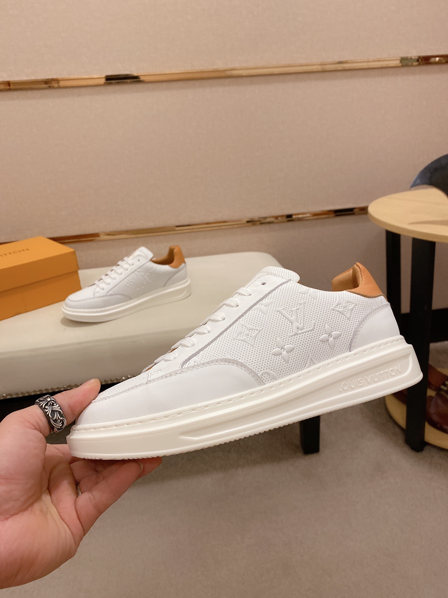 Louis Vuitton Low Top sneaker 118 - vstockx
