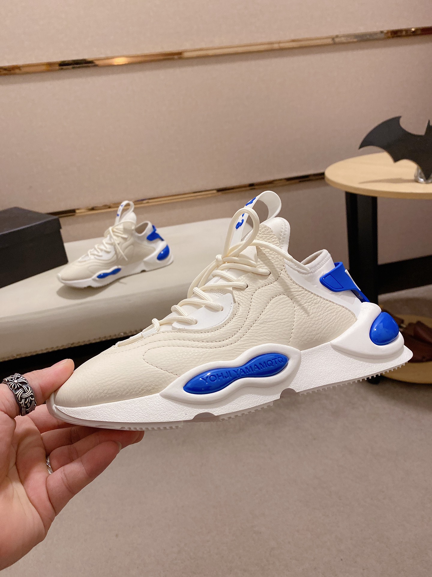 Y-3 Kaiwa Lace-Up Sneakers 6 - vstockx