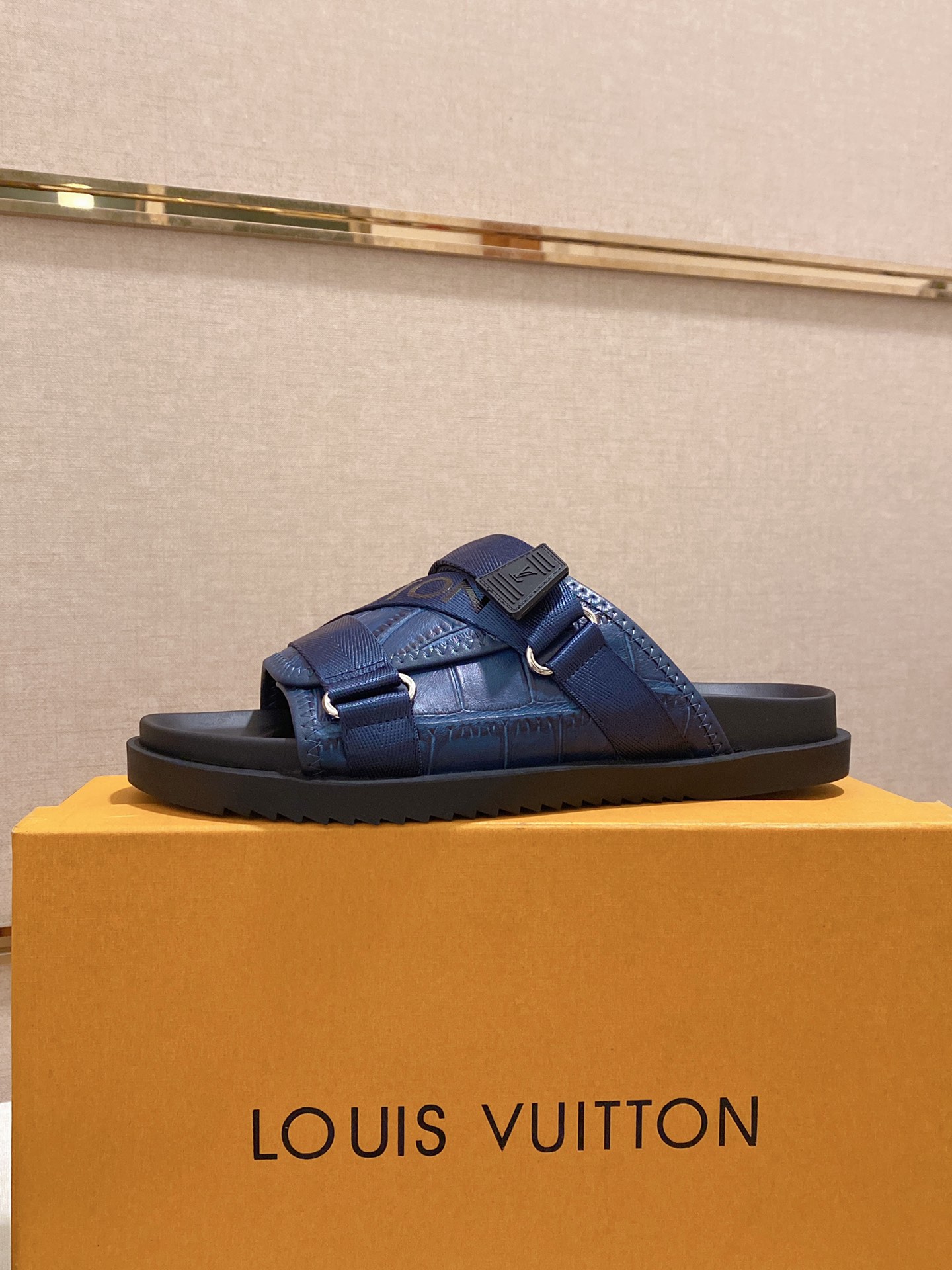 Louis Vuitton Honolulu Sneaker 2 - vstockx