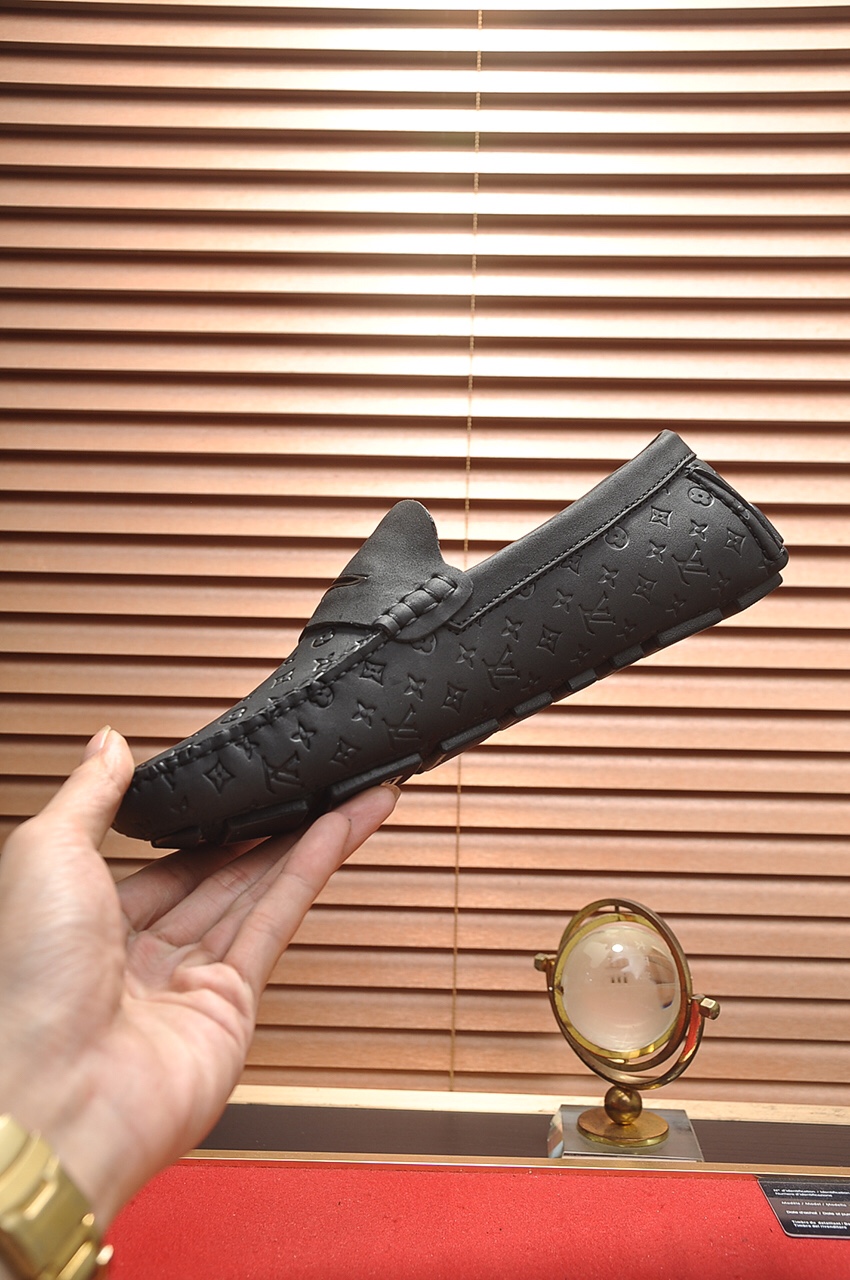 Louis Vuitton Leather Boots 26 - vstockx