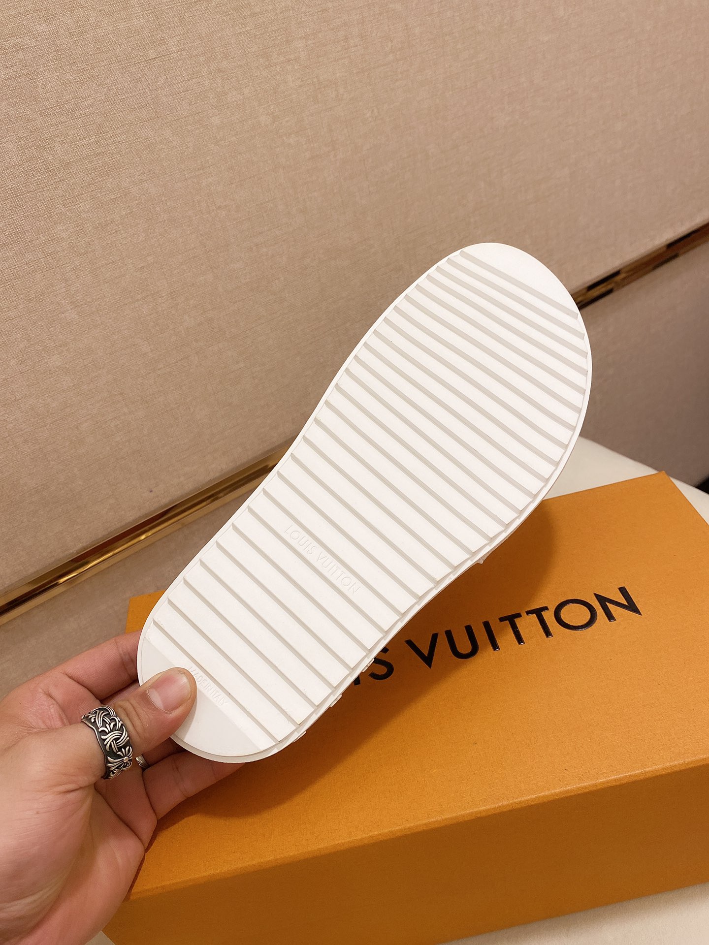 Louis Vuitton Slipper 11 - vstockx